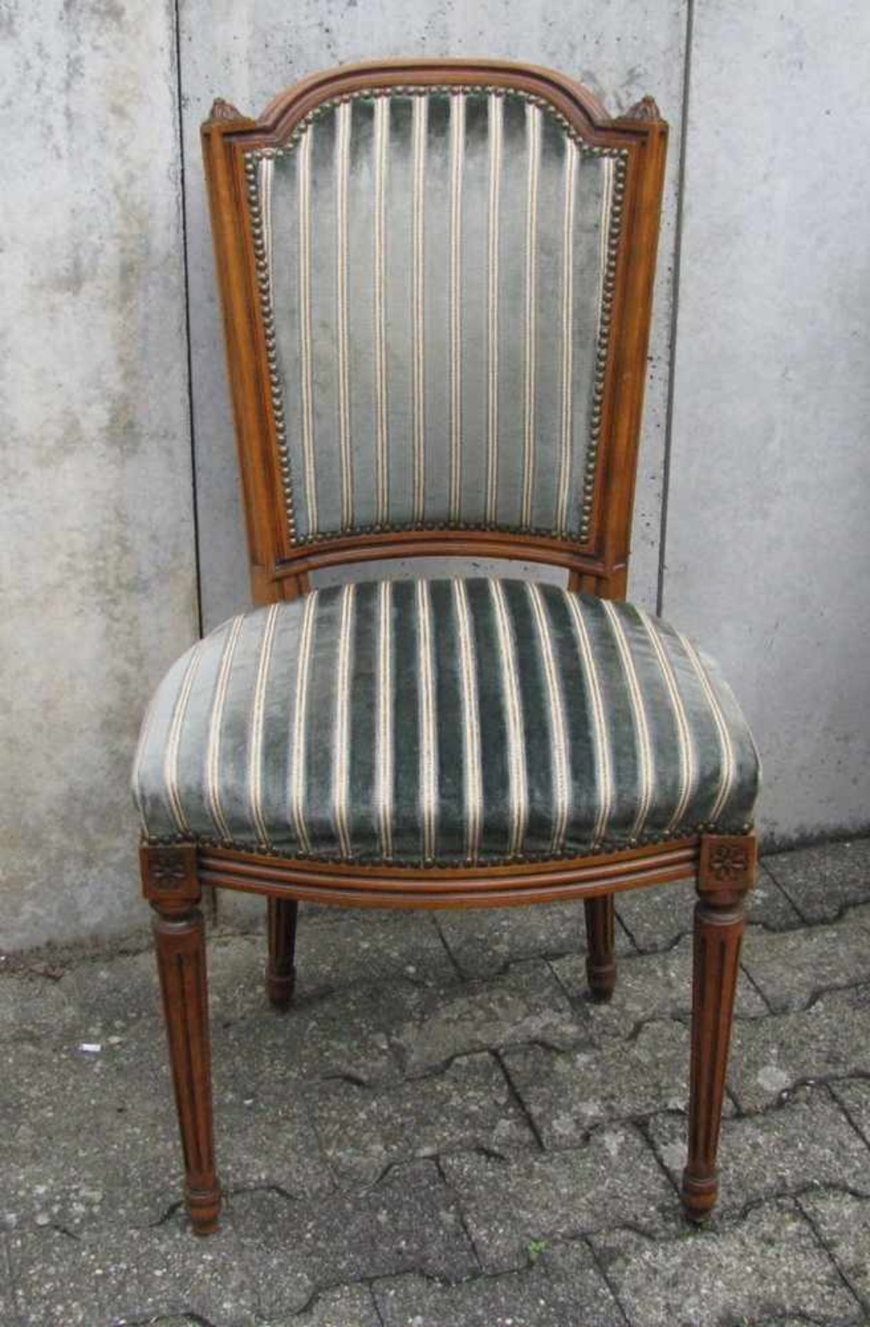 Esstisch mit 6 Stühlen, Louis-XVI.-Stil, Buchenholz beschnitzt, Stühle mit Veloursbezug, Tisch - Image 2 of 3