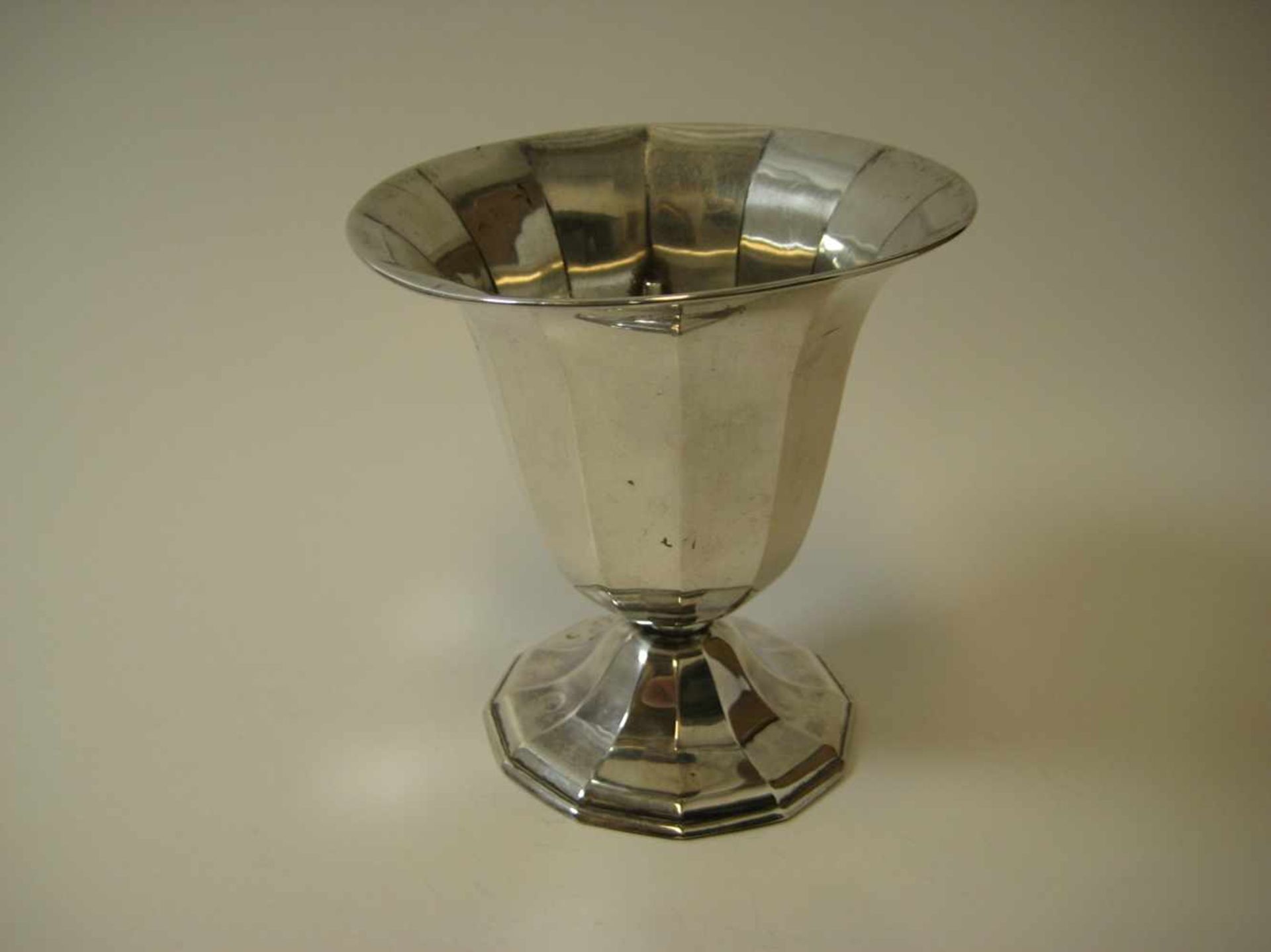 Vase, um 1900, 835er Silber, gepunzt, 126,6 g, h 12 cm, d 11 cm.- - -19.00 % buyer's premium on