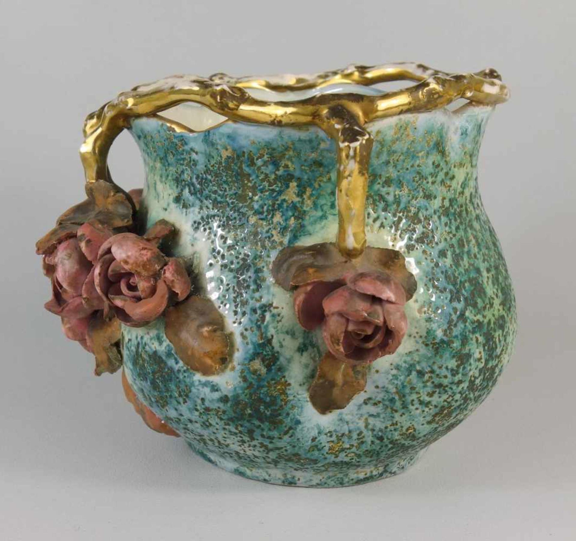 Vase mit Rosenblüten, Amphora, Österreich um 1900 plastischer Blütenbesatz an goldenem Astwerk, - Image 3 of 4