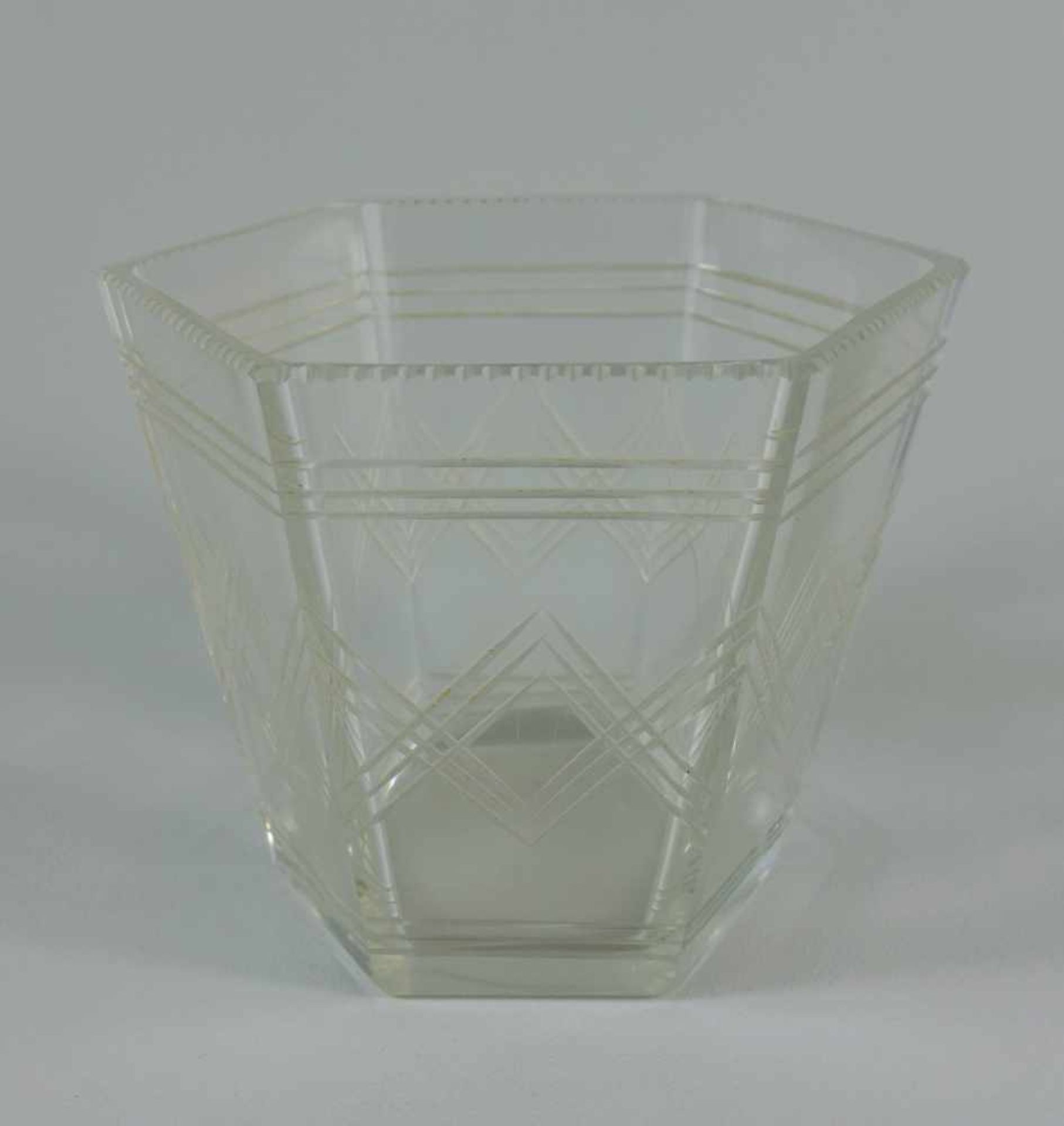 Vase, Art Déco, 20er Jahrefarbloses Kristallglas, hexagonaler Stand, konische Wandung mit