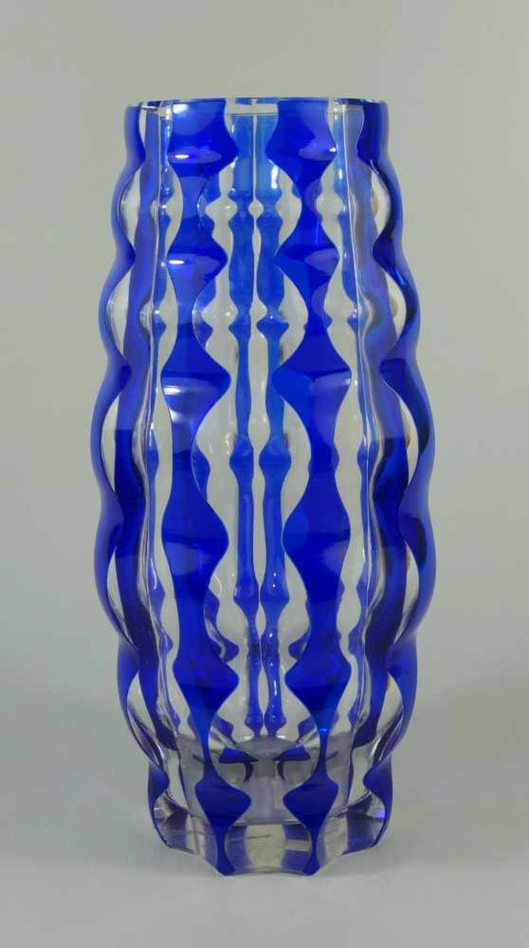 Art-Déco-Vase, attr. Carl Meltzer & Co., Langenau bei Haida, um 1910/20Kristallglas, blau