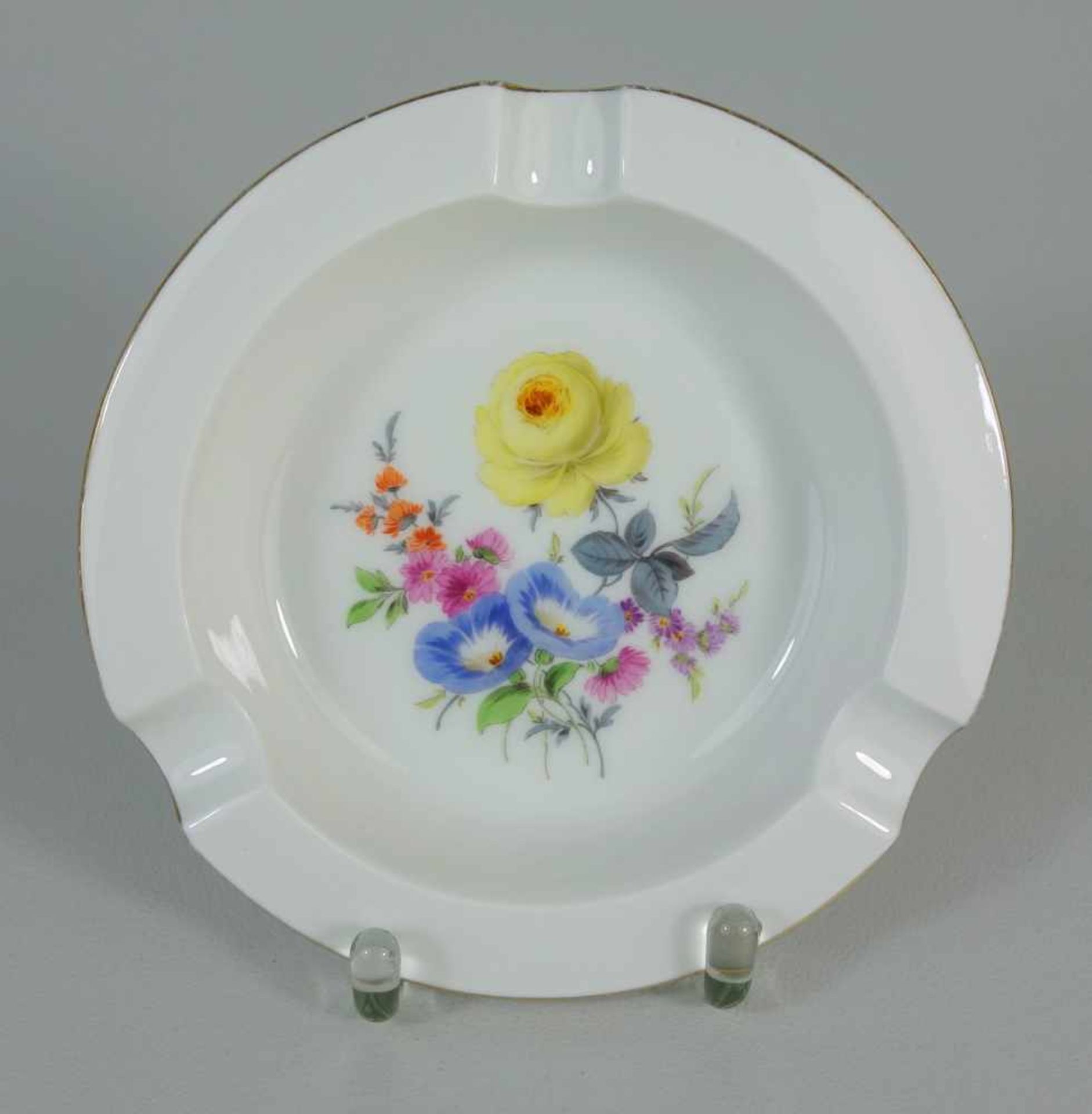 Ascher, Meissen nach 1934rund, Goldrand, Fahne mit 3 Ablagen, Spiegel mit Blumenbukett, D.12,5cm