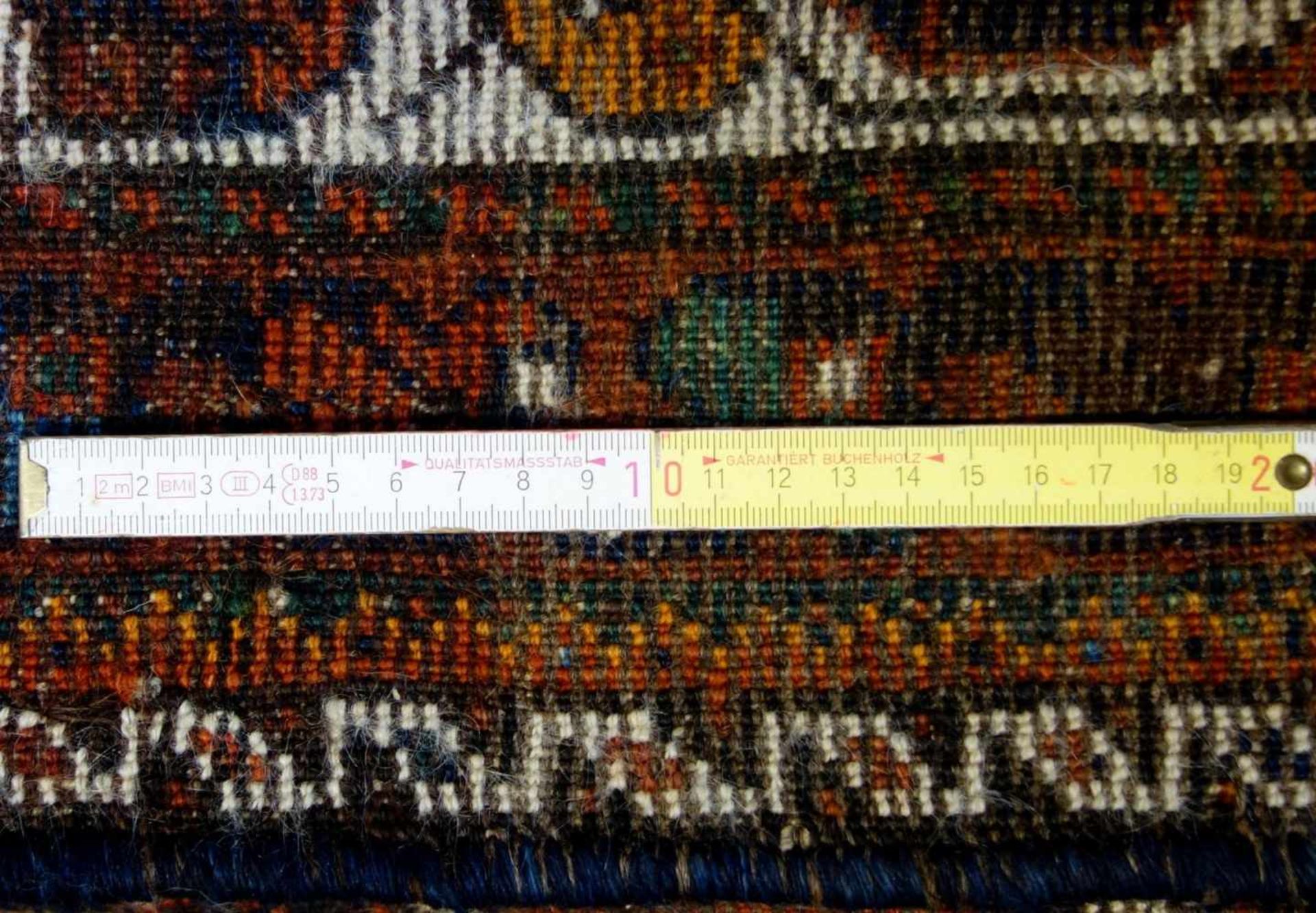 Teppich, Schiraz/Schiras, 20.Jh.handgeknüpft, Grundfarbe Rot, 220*320cm - Bild 2 aus 2