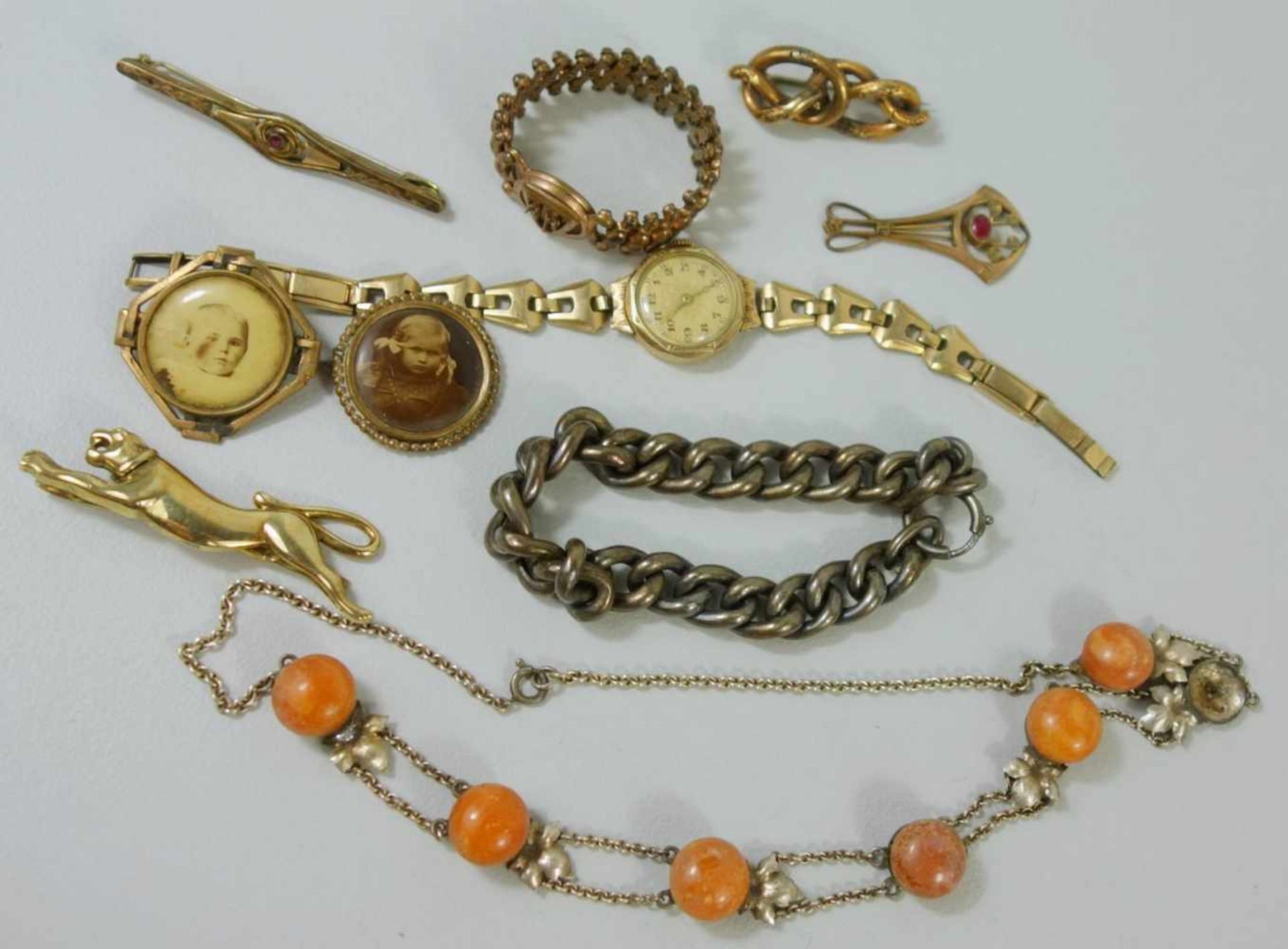 Konvolut Schmuck, Uhren und Diverses, 20.Jh. überw. Modeschmuck, tlw.Silberschmuck, tlw.beschäd.