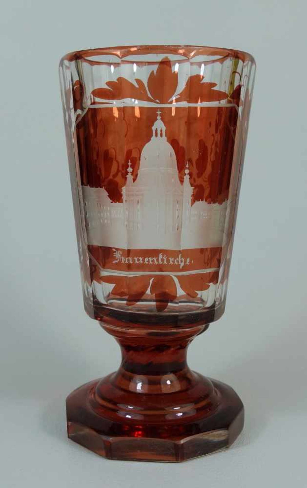 seltener Fußbecher mit Ansicht der Dresdner Frauenkirche, um 1850/60farbloses Kristallglas mit