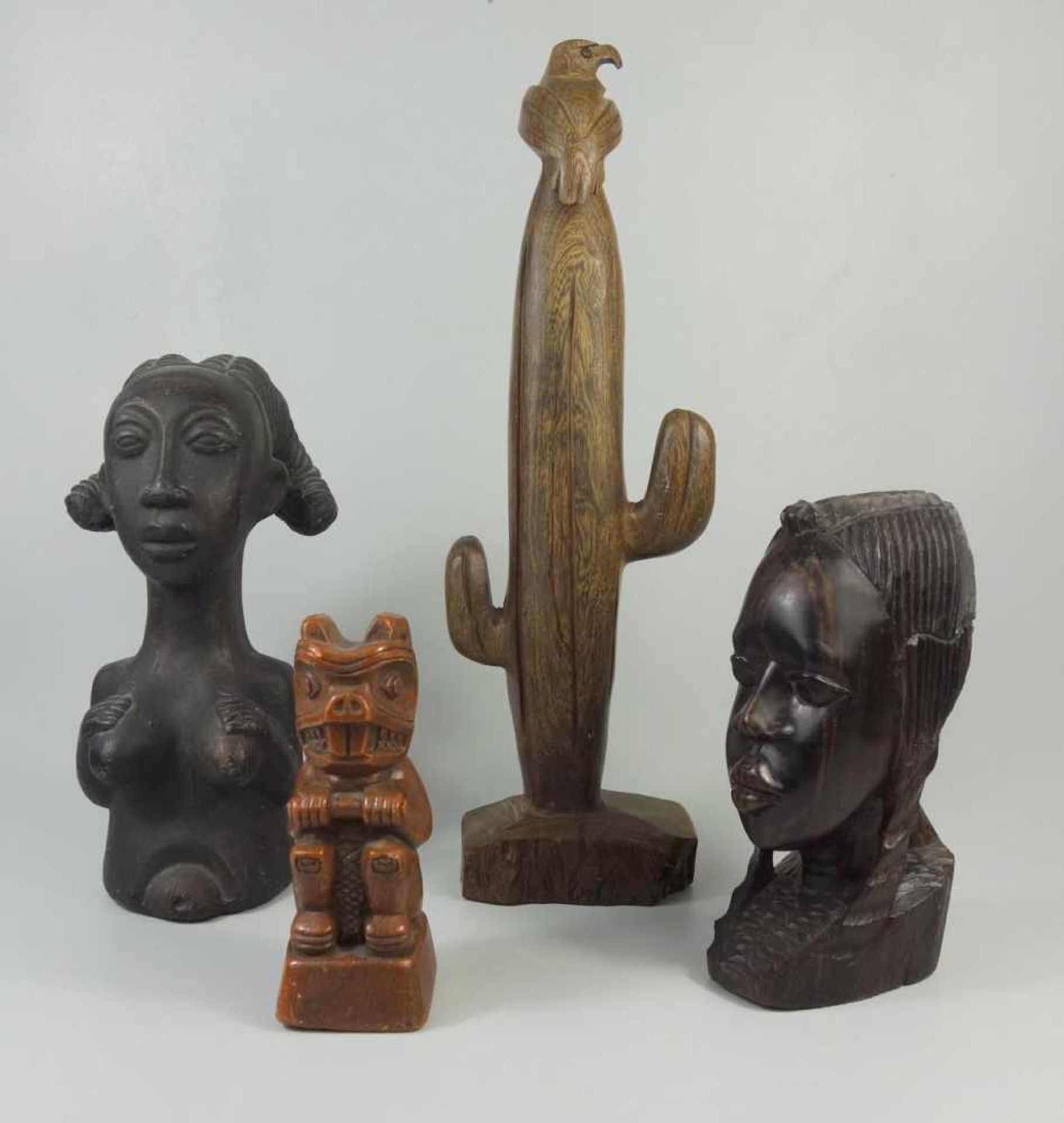 4 Figuren, Afrika / Südamerika 2* Holzschnitzerei: Kaktus mit Vogel, H.38cm, 1* Frauenkopf, H.