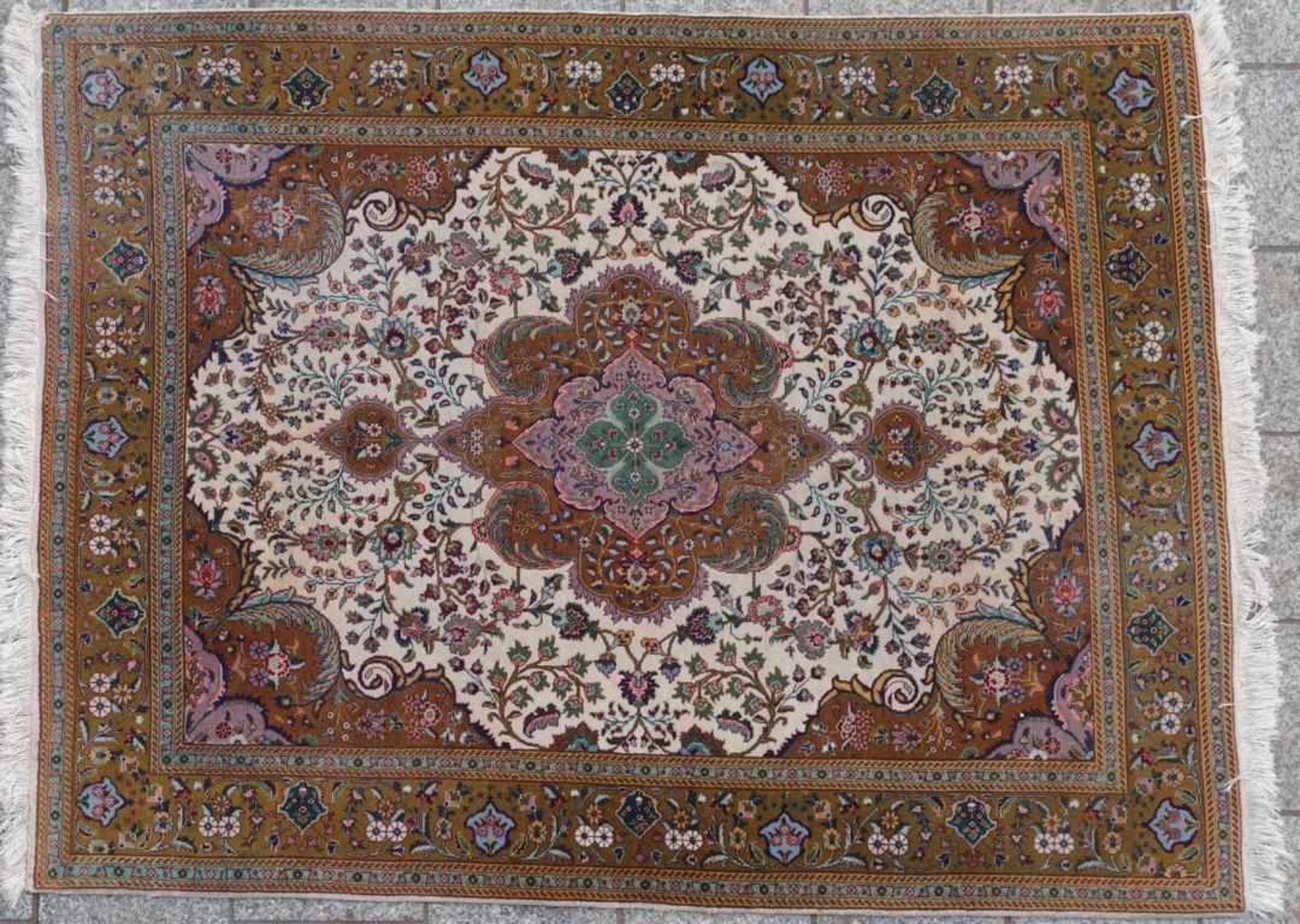Teppich, Iran, 20.Jh.handgeknüpft, Grundfarben Braun und Beige, florales Muster, 94*145cm, leichte
