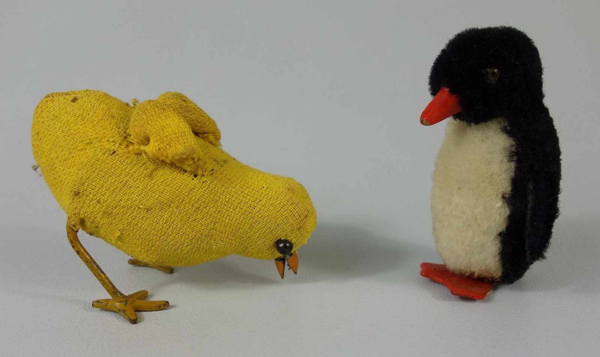 Pinguin und mechanisches Küken, vor 1945Pinguin, Pappschnabel und Pappflossen (einer geknickt), H.