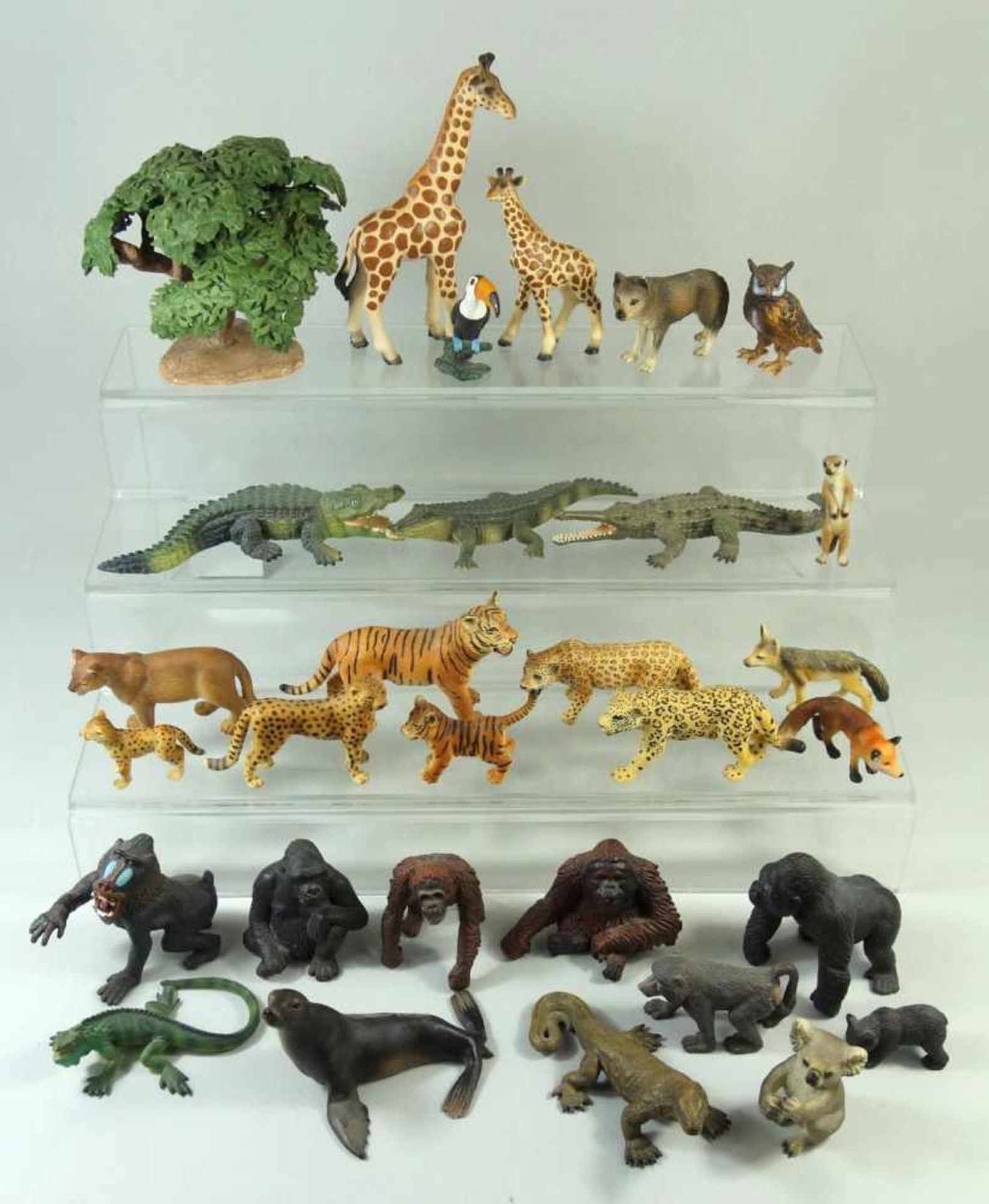 Konvolut von ca. 64 Schleich-Tierenüberwiegend exotische Tiere, u.a. Elefanten, Schlangen, - Bild 2 aus 2