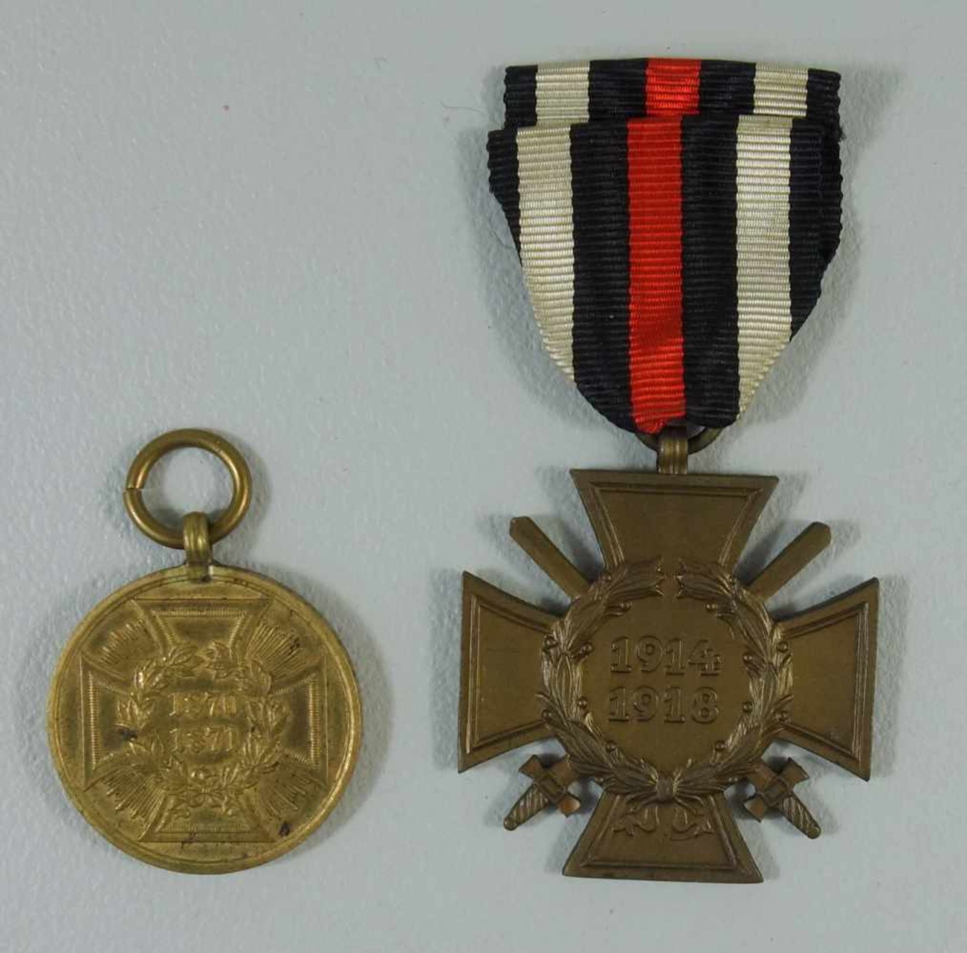 2 Abzeichen, KaiserreichEhrenkreuz des 1.Weltkrieges/ Frontkämpferkreuz am Band und