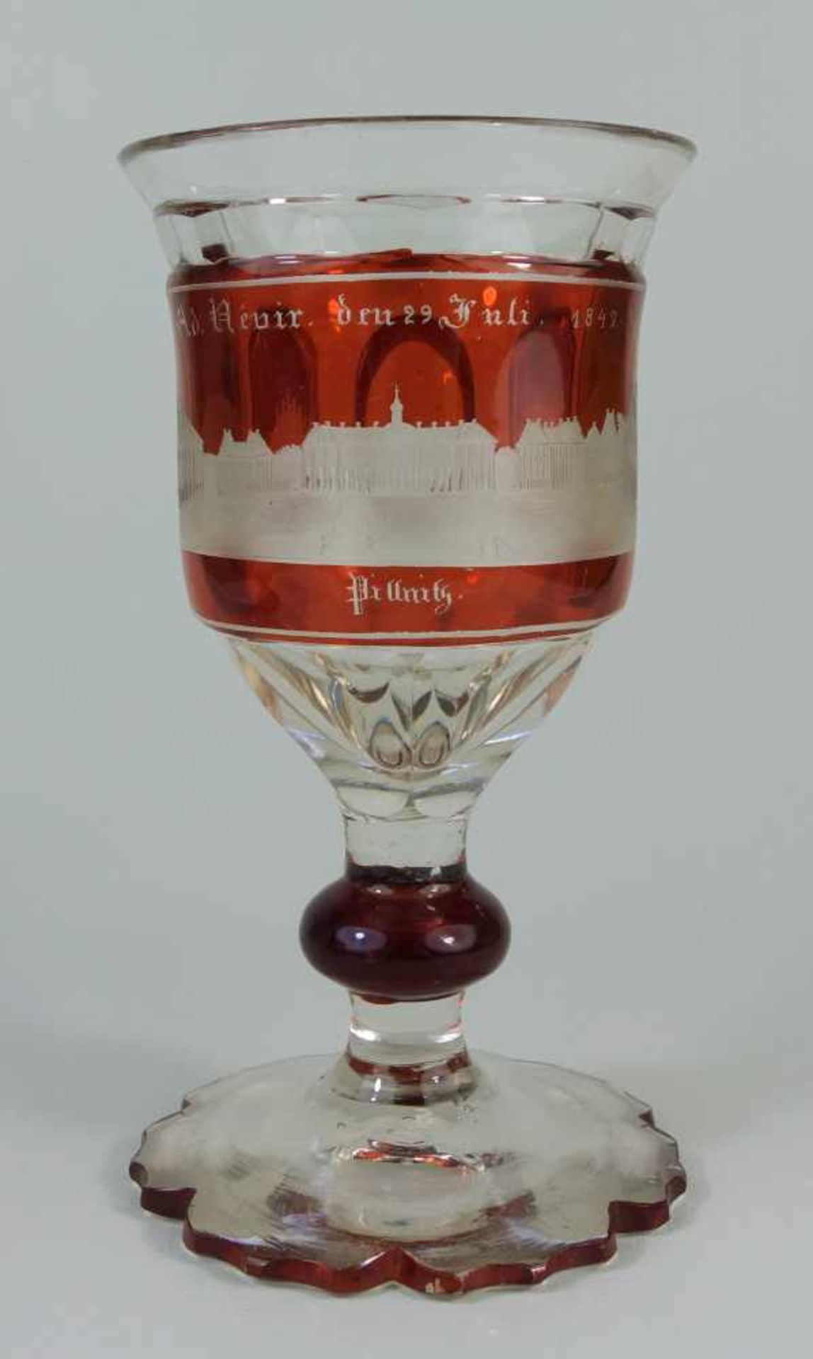 Pokal mit Ansicht von Pillnitz, dat. 1847farbloses Kristallglas mit Rotbeize, mehrpassiger Fuß,