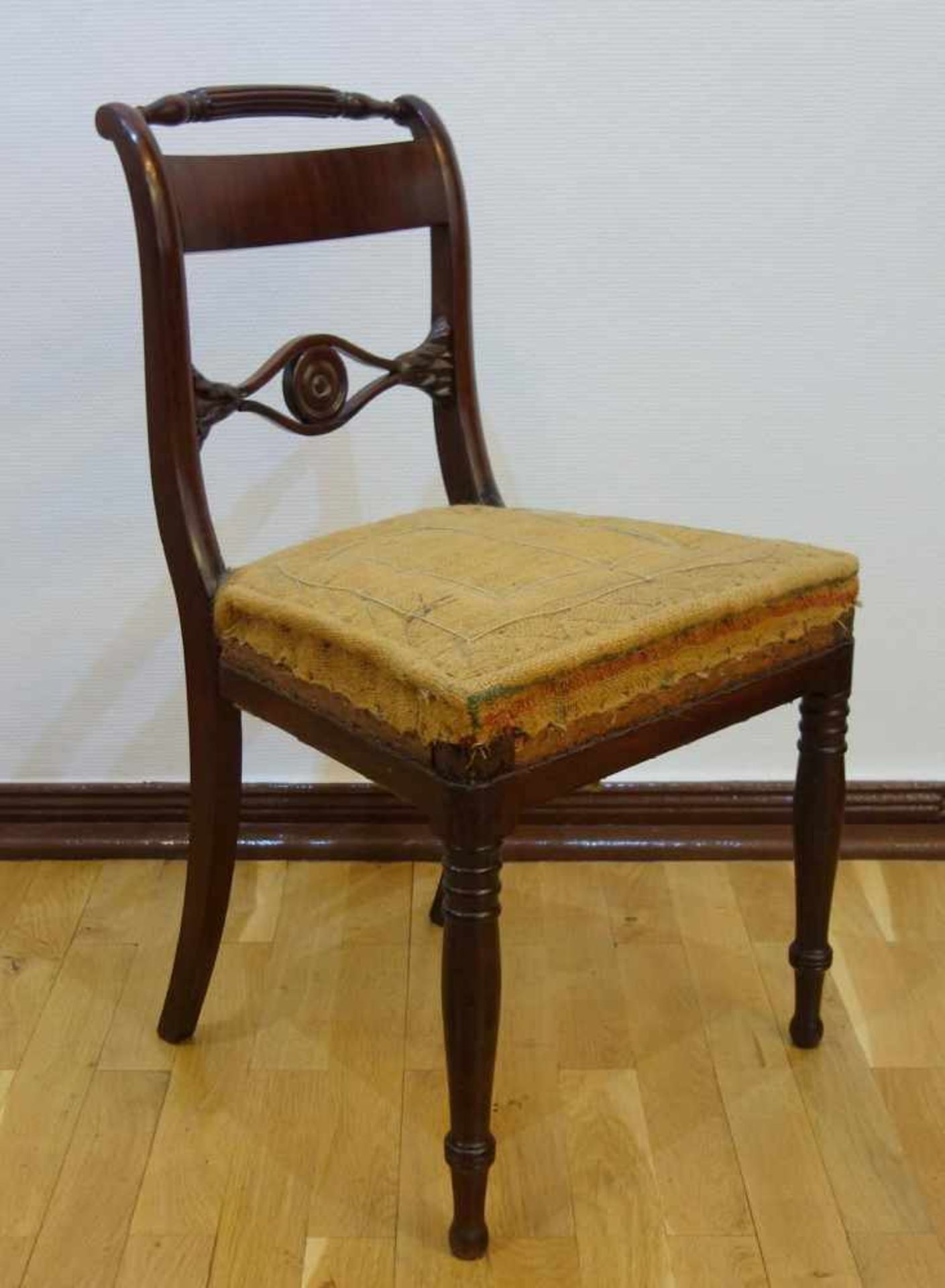 Stuhl, Biedermeier, um 1820Mahagoni, gepolstere Sitzfläche, Bezug zu ergänzen, restaurierter