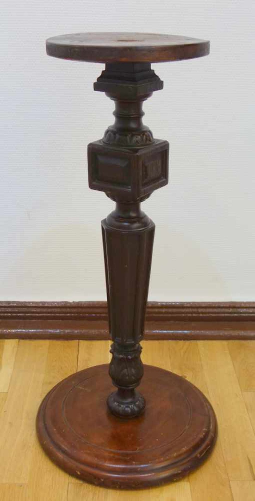 Blumensäule, GründerzeitEichenschaft, in Teilen ergänzt, H.73,5cm, D.25cm