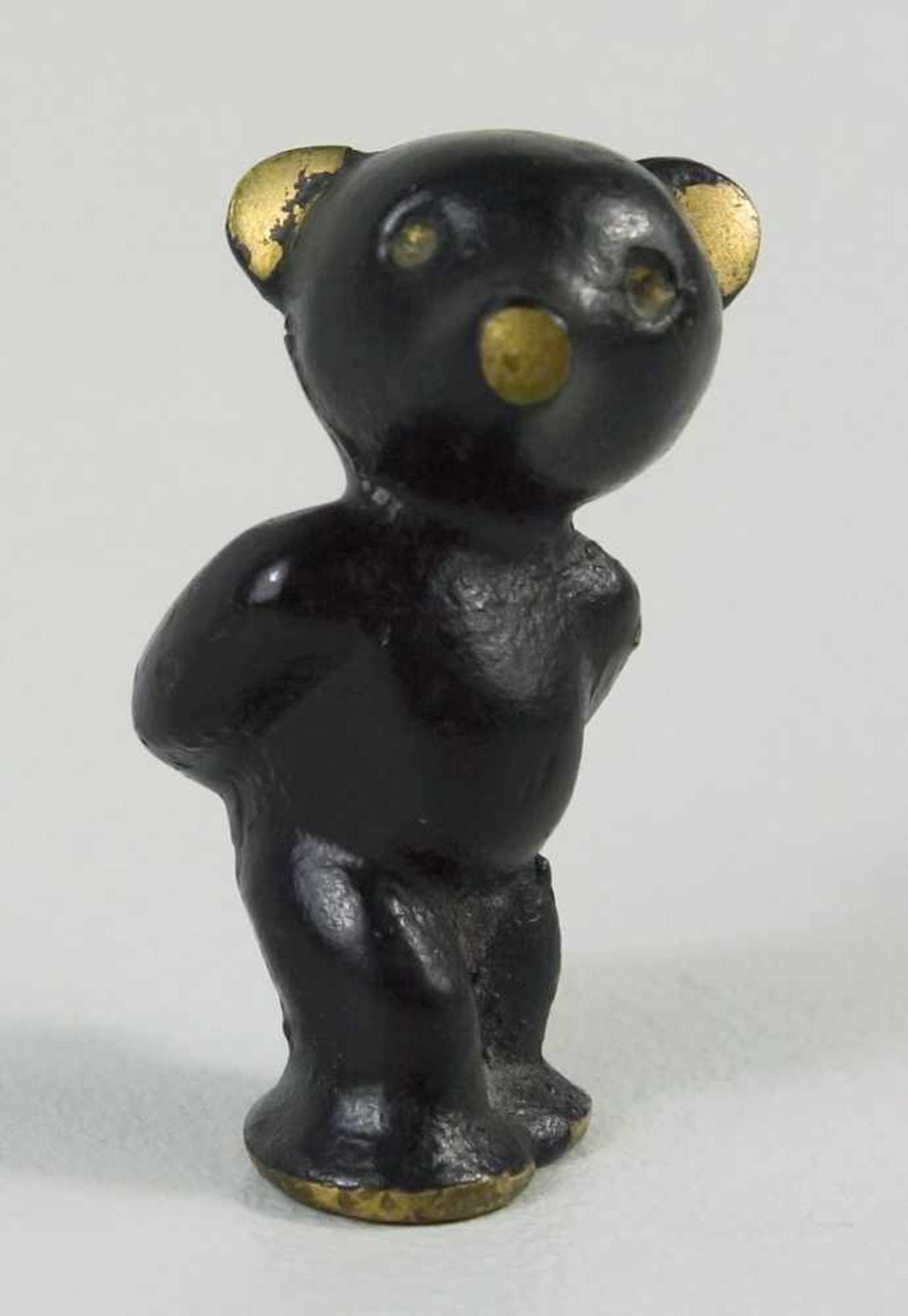 Bär, wohl Walter BosseBronze, dkl.patiniert, H.4cm