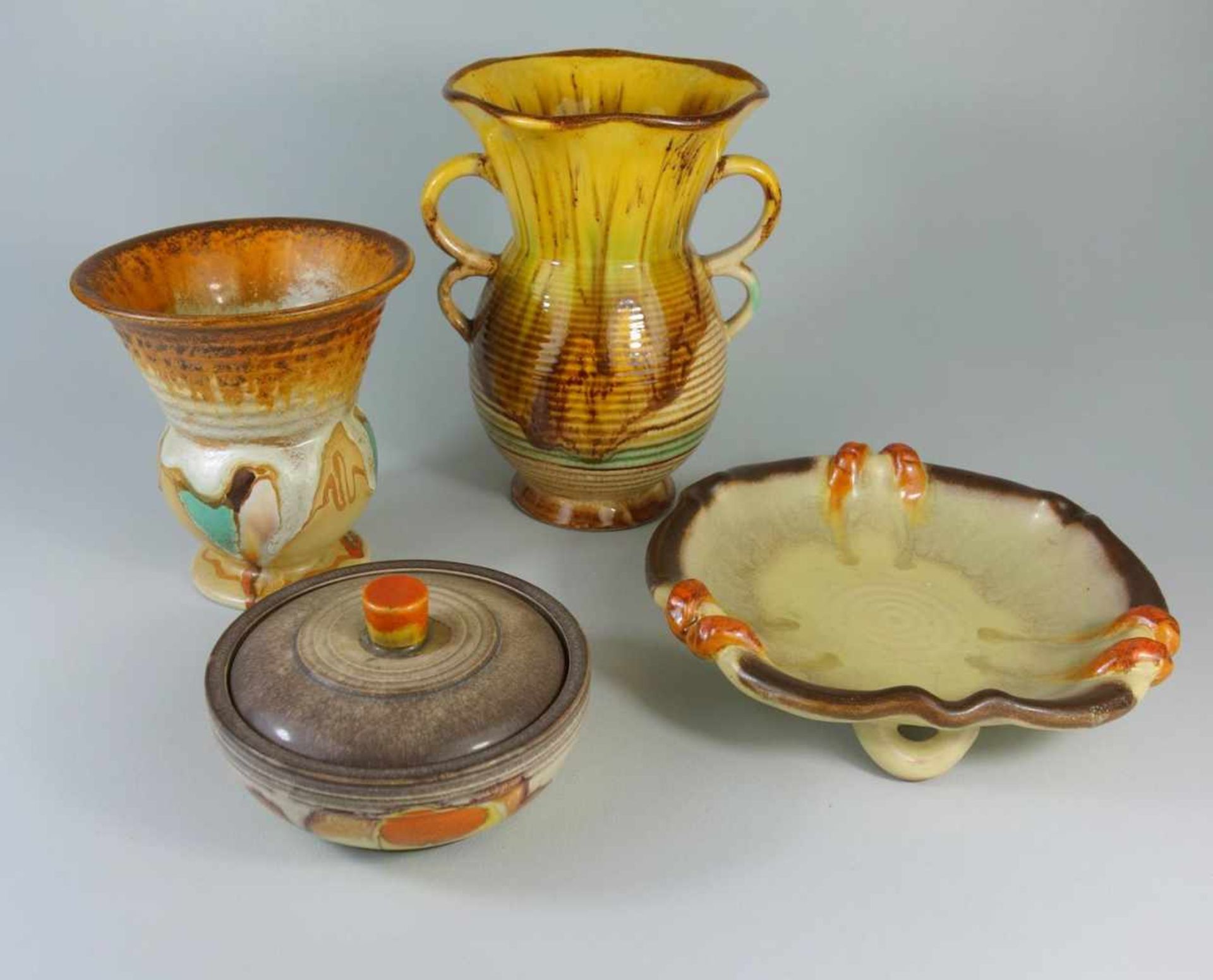 4 Teile Keramik, 50er Jahreüberw. mit Verlaufsglasur; 2 Vasen, H.14cm und 19cm; runde Schale, D.