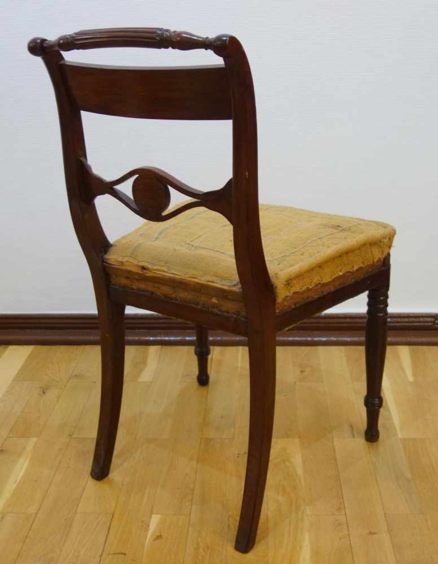 Stuhl, Biedermeier, um 1820Mahagoni, gepolstere Sitzfläche, Bezug zu ergänzen, restaurierter - Bild 2 aus 3