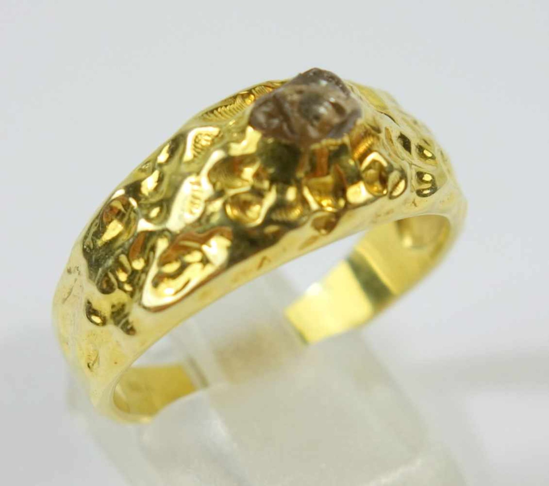 Ring mit Rohdiamanten, 585er Gold Gew.7,43g, unregelmäße Ringschiene, U.64