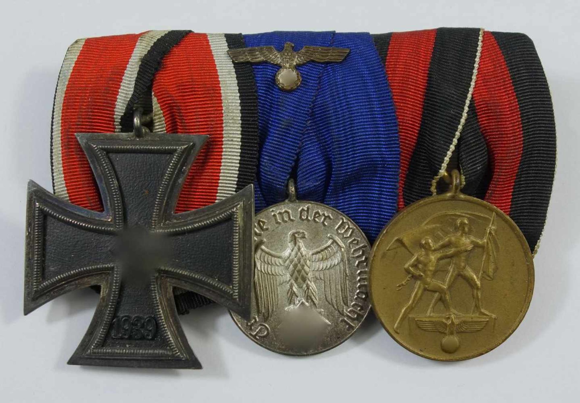 dreiteilige Spange, II.WKEisernes Kreuz 1939 2.Klasse, Eisenkern; Dienstauszeichnung 4.Klasse am