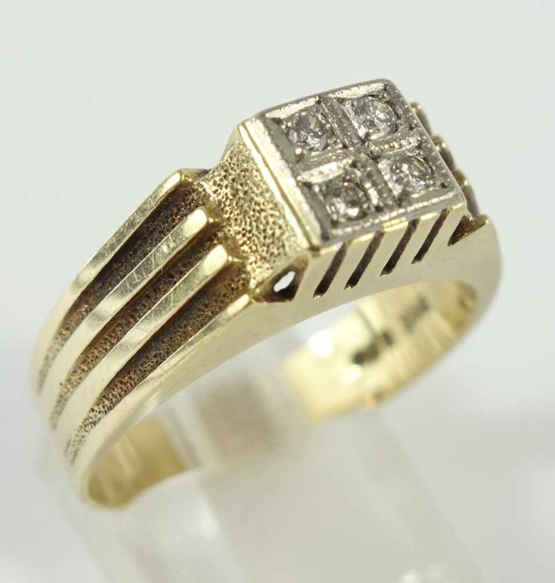 Ring mit 4 Diamanten, 585er GoldGew.7,02g, zum Quadrat angeordnete Diamanten, á ca.0,02ct, U.64
