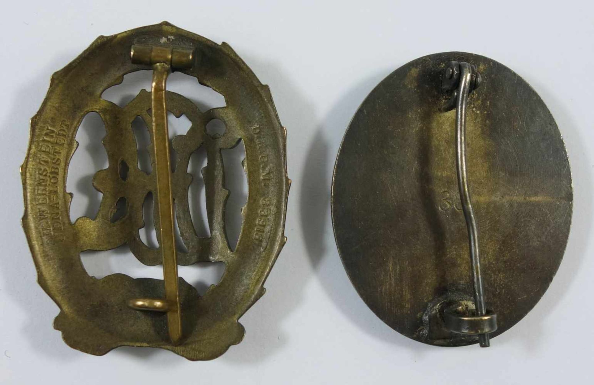 Sportabzeichen und Verwundetenabzeichen, II.WKSportabzeichen DRA in Bronze, Rückseite mit hohl - Bild 2 aus 2