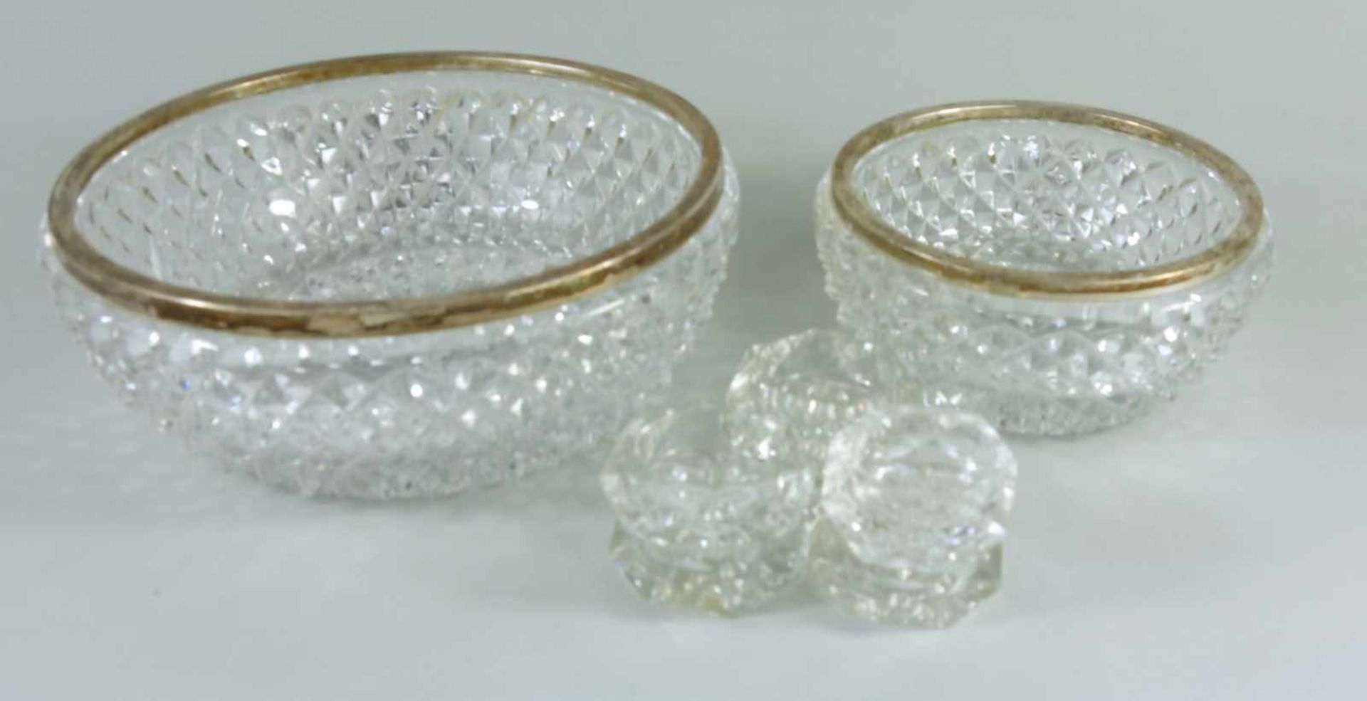 2 Kristallschüsseln mit Silberrand und 6 Salznäpfegest. 925, D.12cm und 17,5cm, Salznäpfe jeweils
