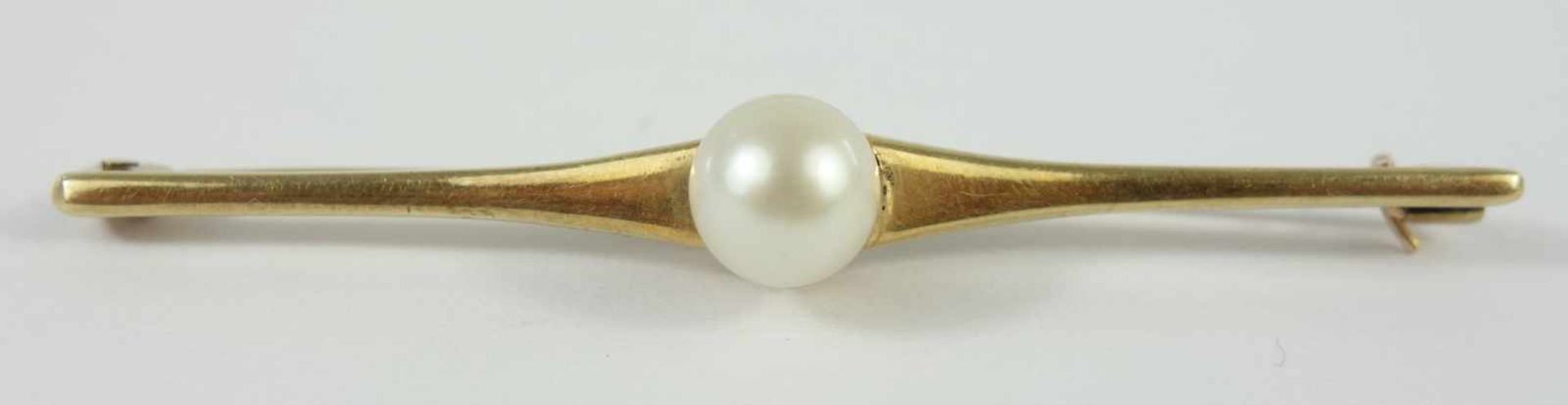 Brosche mit Perle, 585er GoldGew.2,96g, weiße Perle, D.ca.0,65cm, Broschen-L.5,3cm