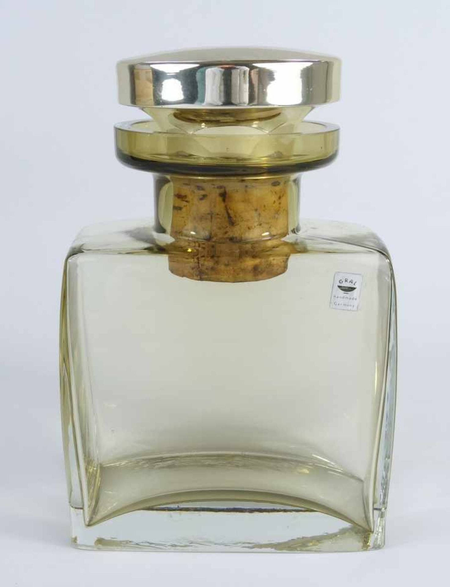 Karaffe mit Silberverschluss, Deutschland, 50er/60er JahreRauchglaskorpus, mit Label GRAL, breiter