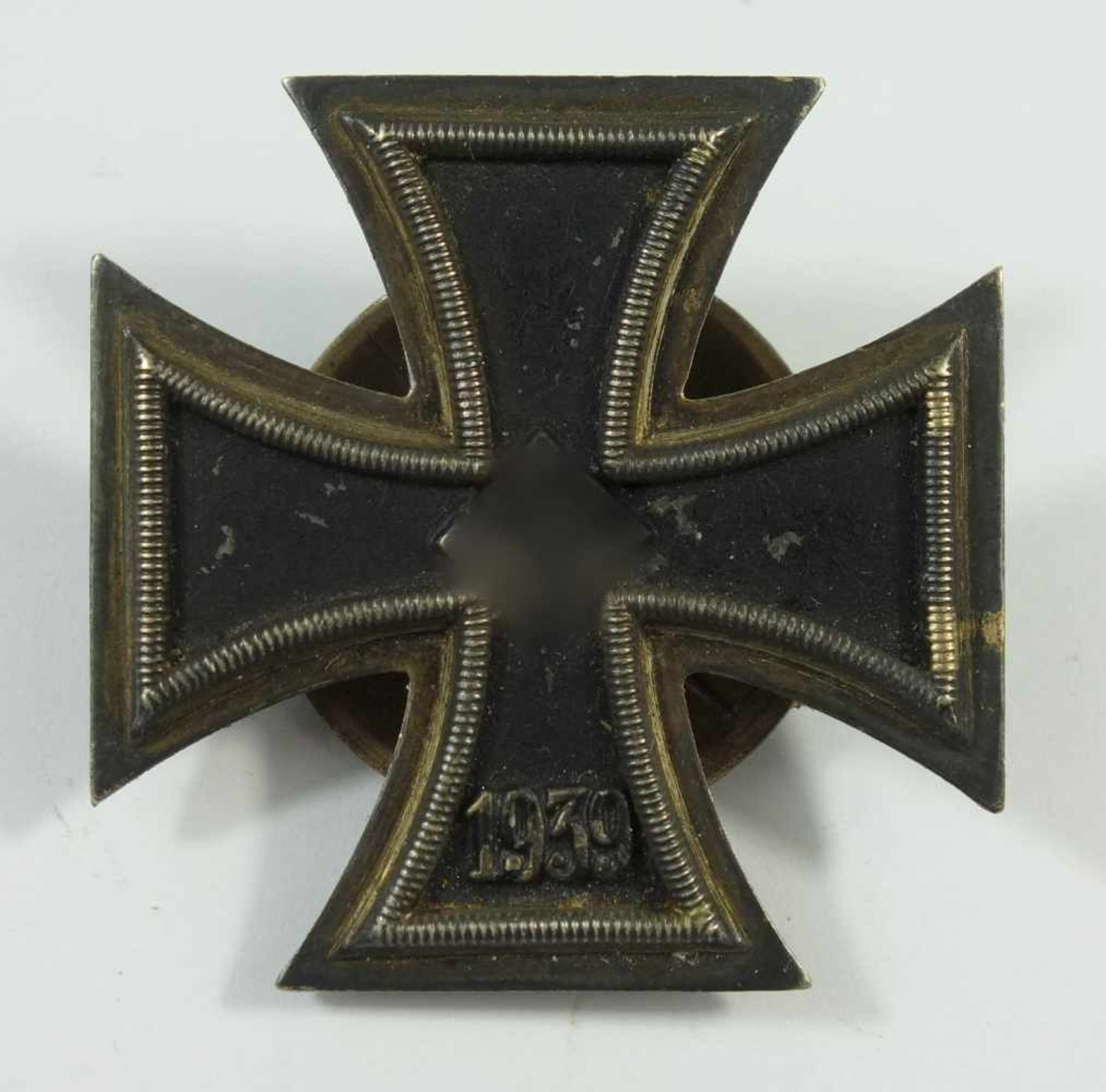 Eisernes Kreuz EK 1939 I. Klasse Eisenkern mit Schraubscheibe, Tragespuren, B.44mm