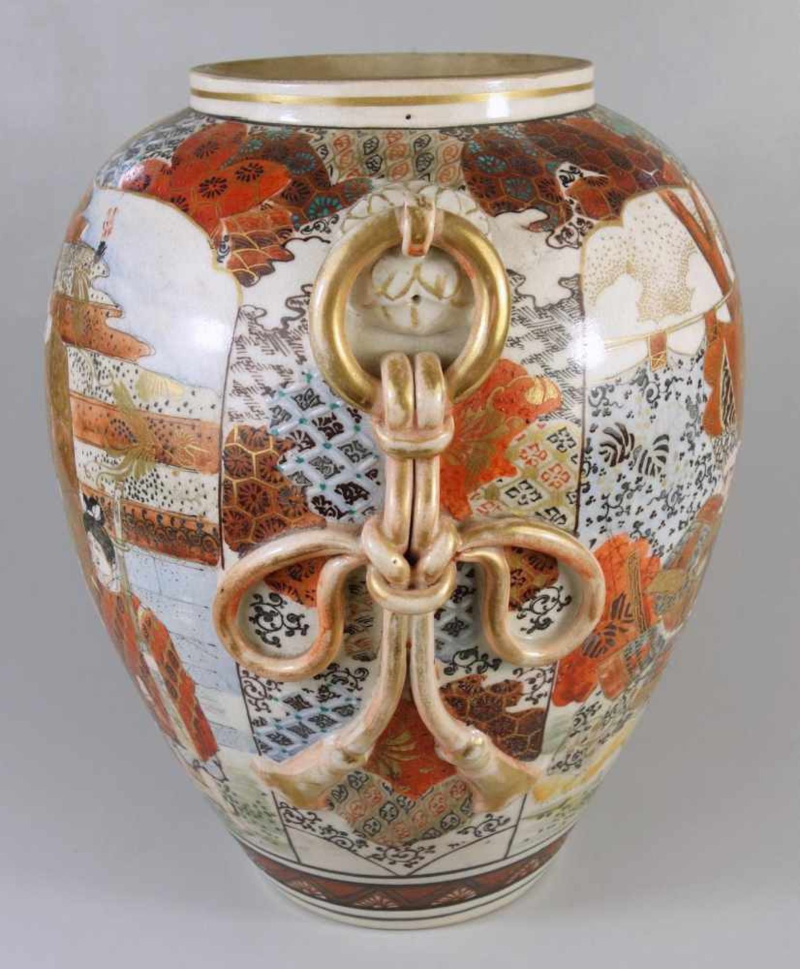 prachtvolles Vasen- Paar, Satsuma, Japan, um 1900Keramik, farbig und gold gemalter figuraler Dekor - Image 14 of 14