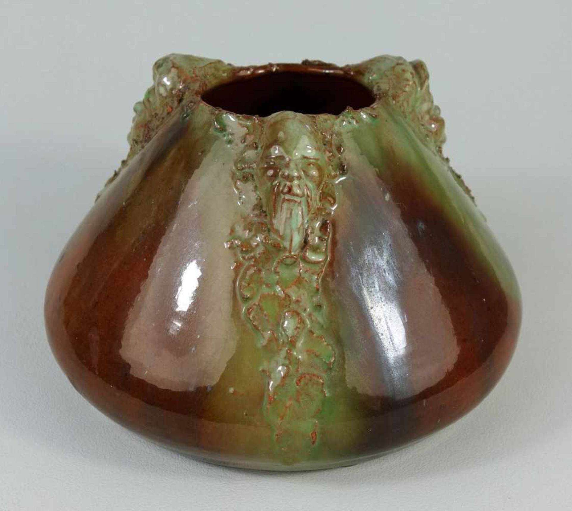 Vase, Ernest Patris (1909-1981), BelgienKeramik, grün-braune Glasur, zur Mündung drei plastische