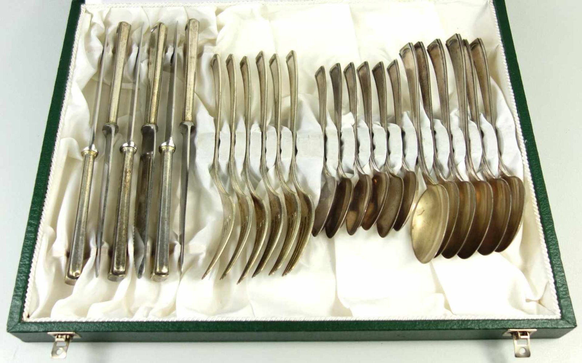 24-tlg. Besteck für 6 Personen, Görlitzer Silberwaren, 50er Jahreim Art-Déco-Stil, je 6 Messer, - Bild 2 aus 2