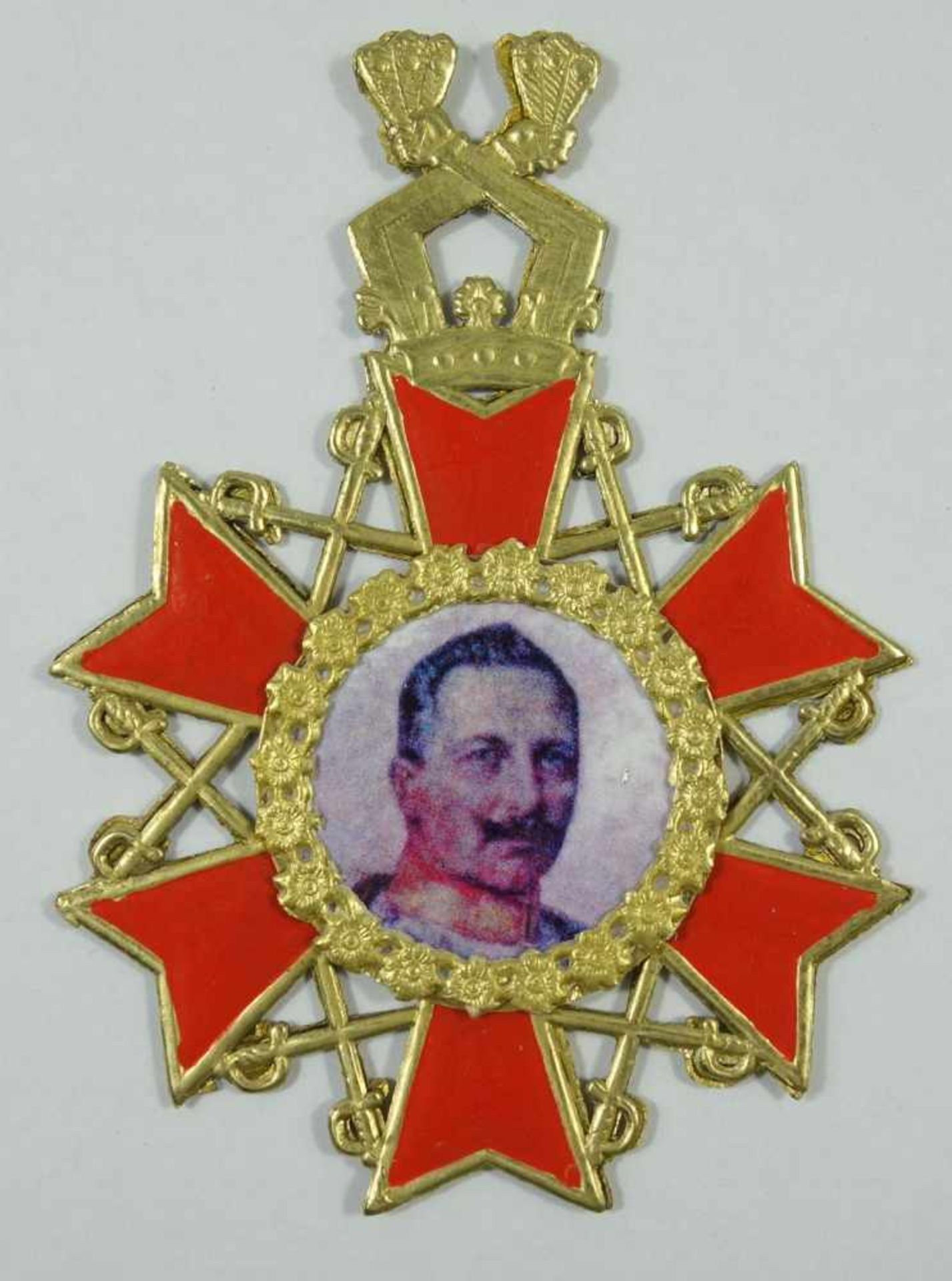 Dresdner Pappe, Kaiser Wilhelm II, Christbaumschmuck um 1910/20Kreuz mit geprägten Schwertern und