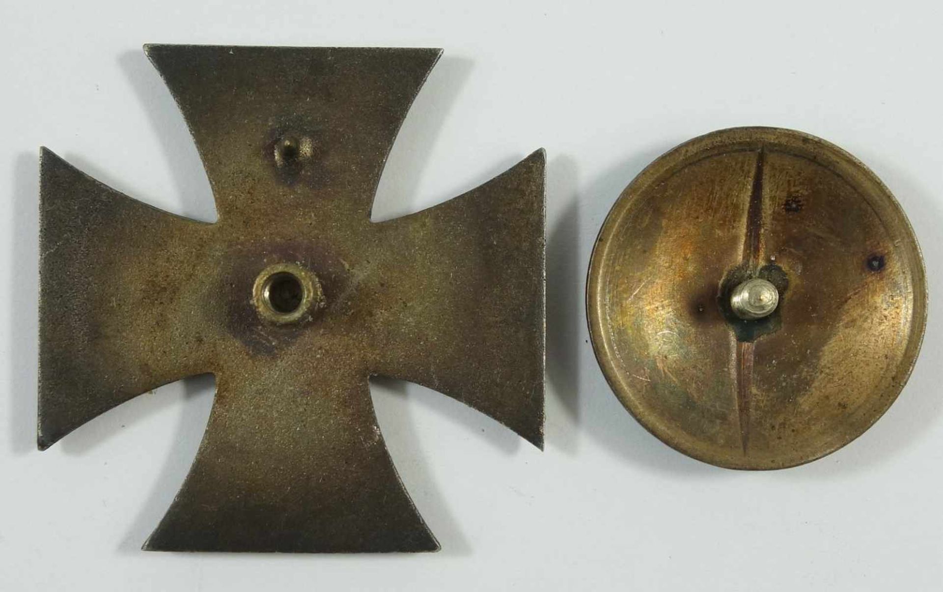 Eisernes Kreuz EK 1939 I. Klasse Eisenkern mit Schraubscheibe, Tragespuren, B.44mm - Image 2 of 2