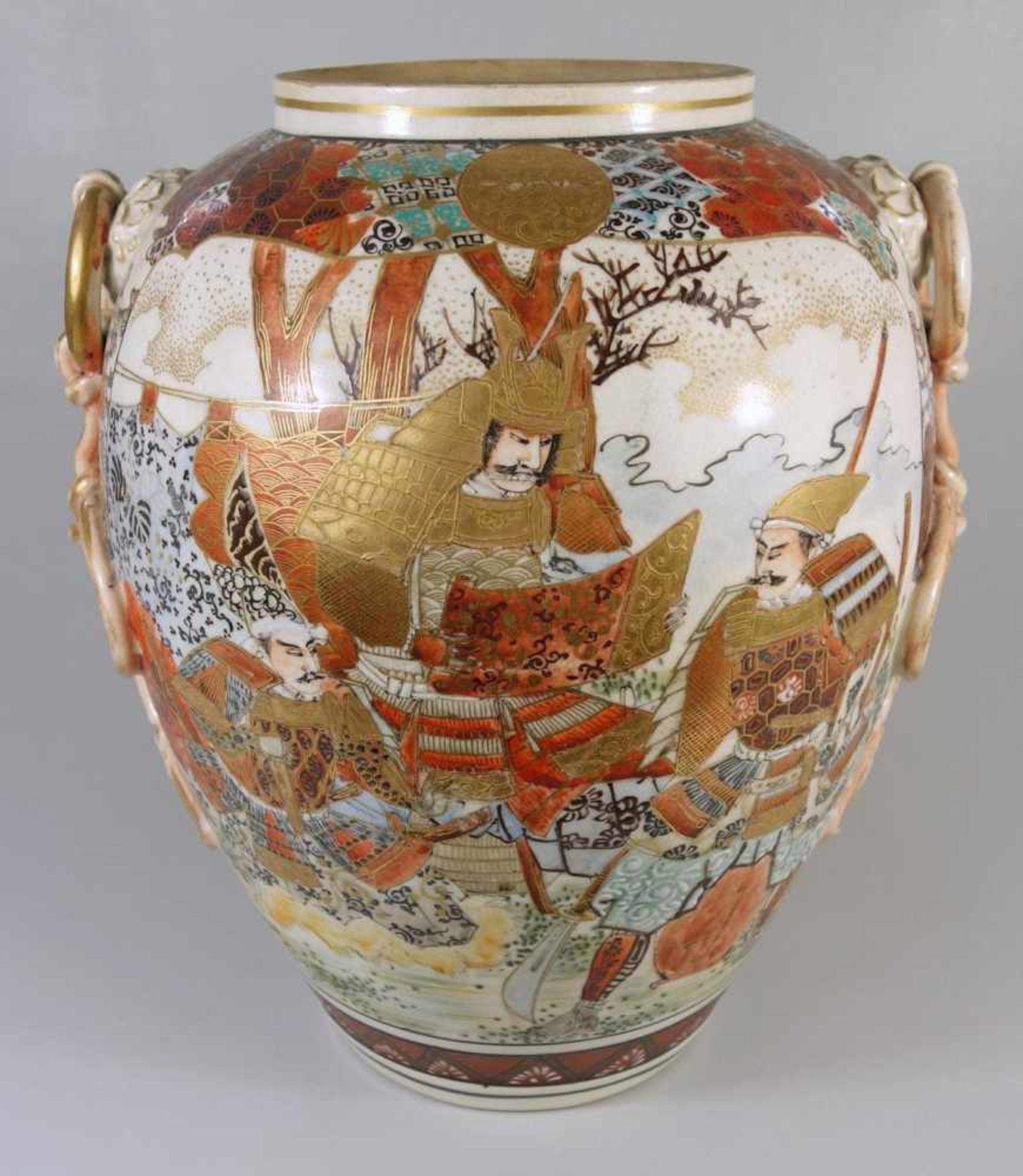 prachtvolles Vasen- Paar, Satsuma, Japan, um 1900Keramik, farbig und gold gemalter figuraler Dekor - Image 13 of 14