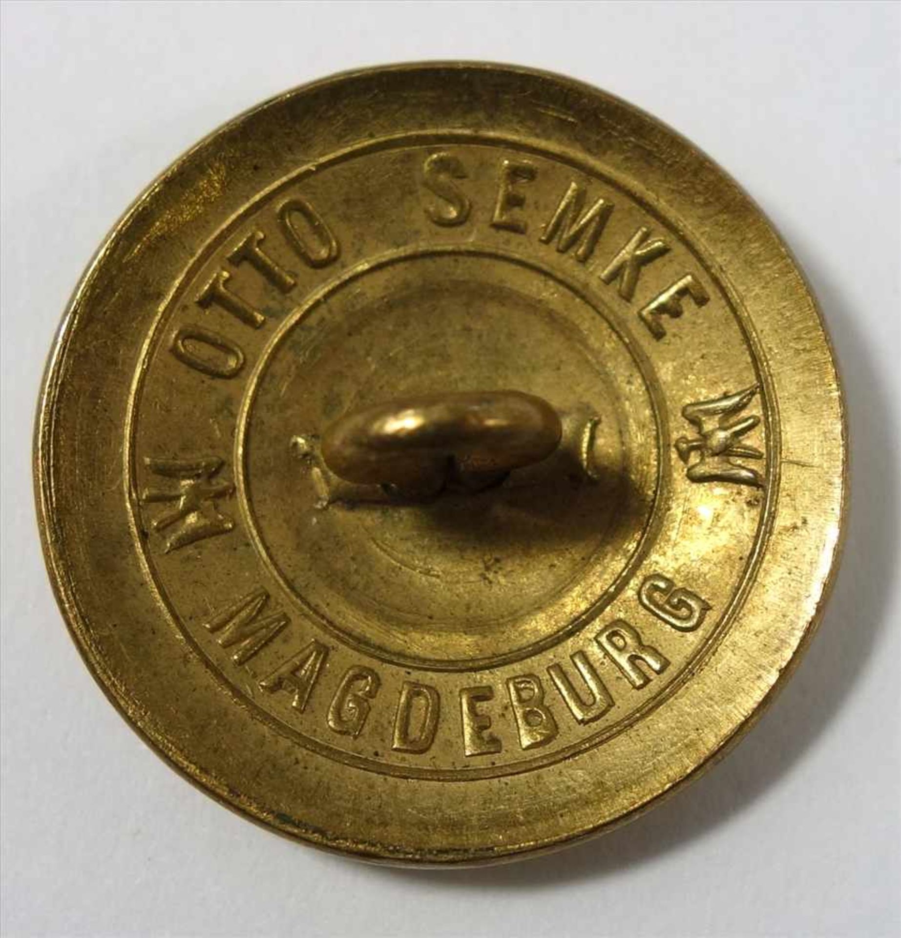 3 Knöpfe, Anfang 20. Jh., davon ein vergoldeter Uniformknopf, Preussen, mit Hoheitsadler, rücks. - Bild 2 aus 2