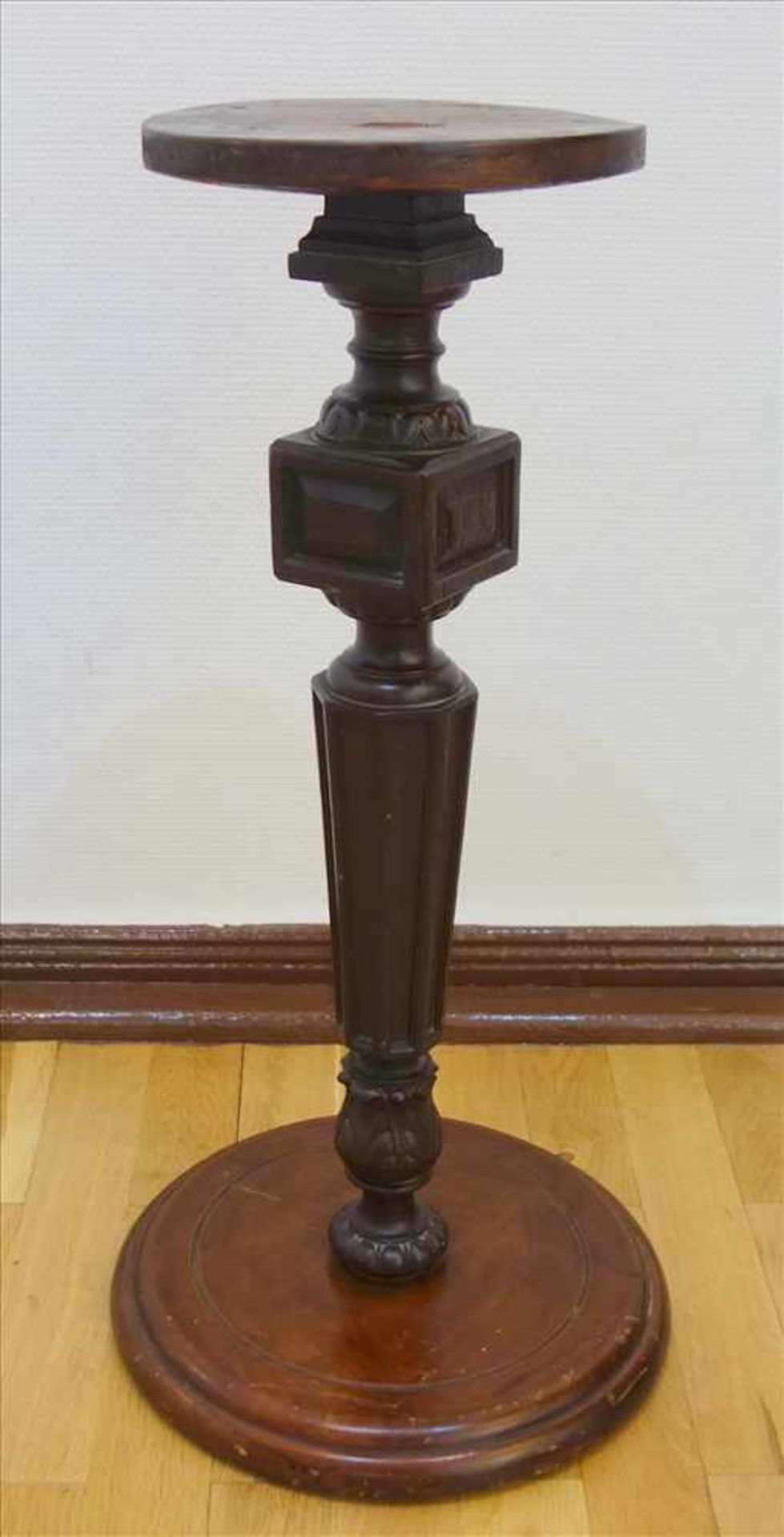 Blumensäule, Gründerzeit, Eichenschaft, in Teilen ergänzt, H.73,5cm, D.25cm