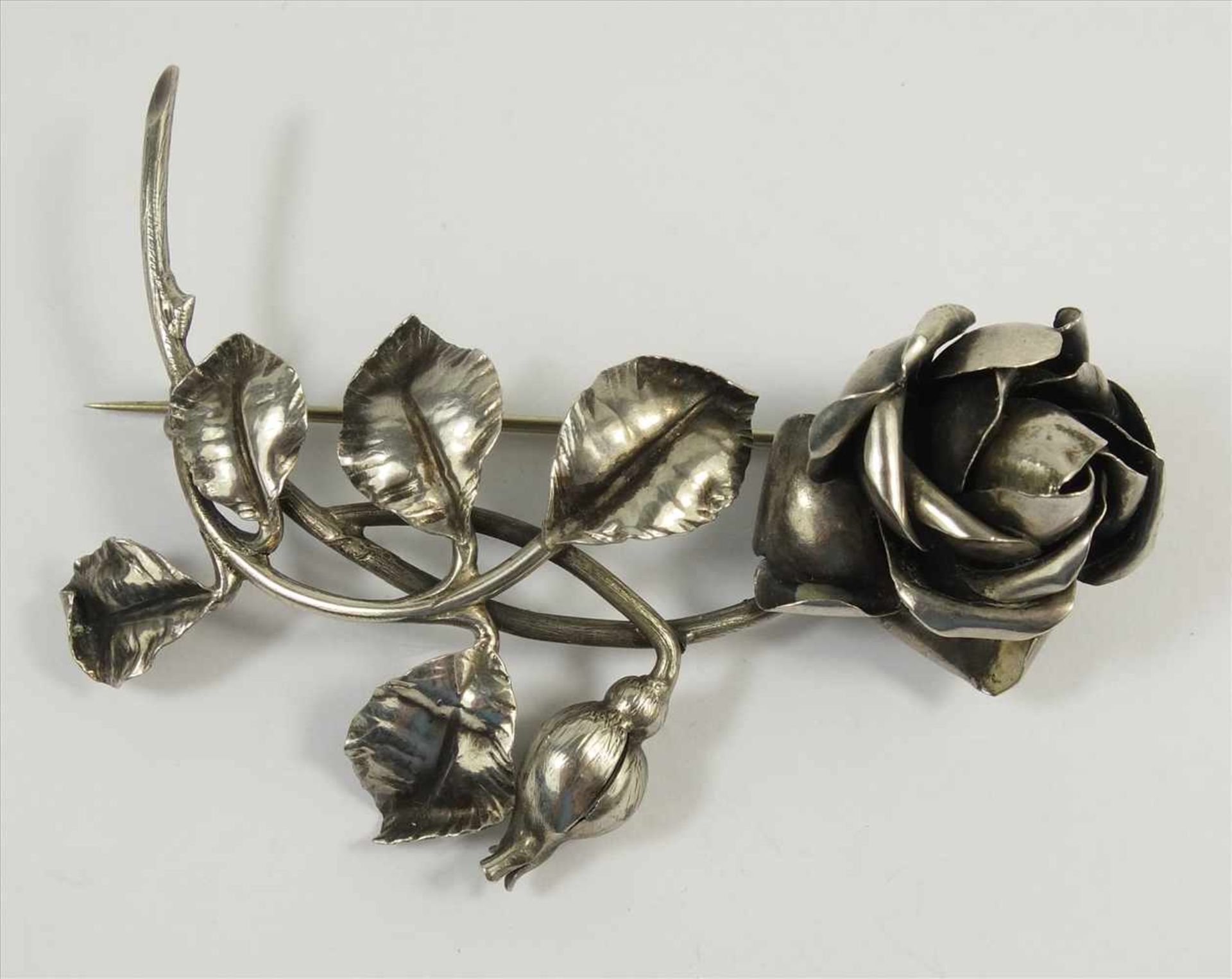 Brosche Rose, 800 Silber, Gew.14,36g, diverse Punzen, vollplastische Darstellung einer Rose mit