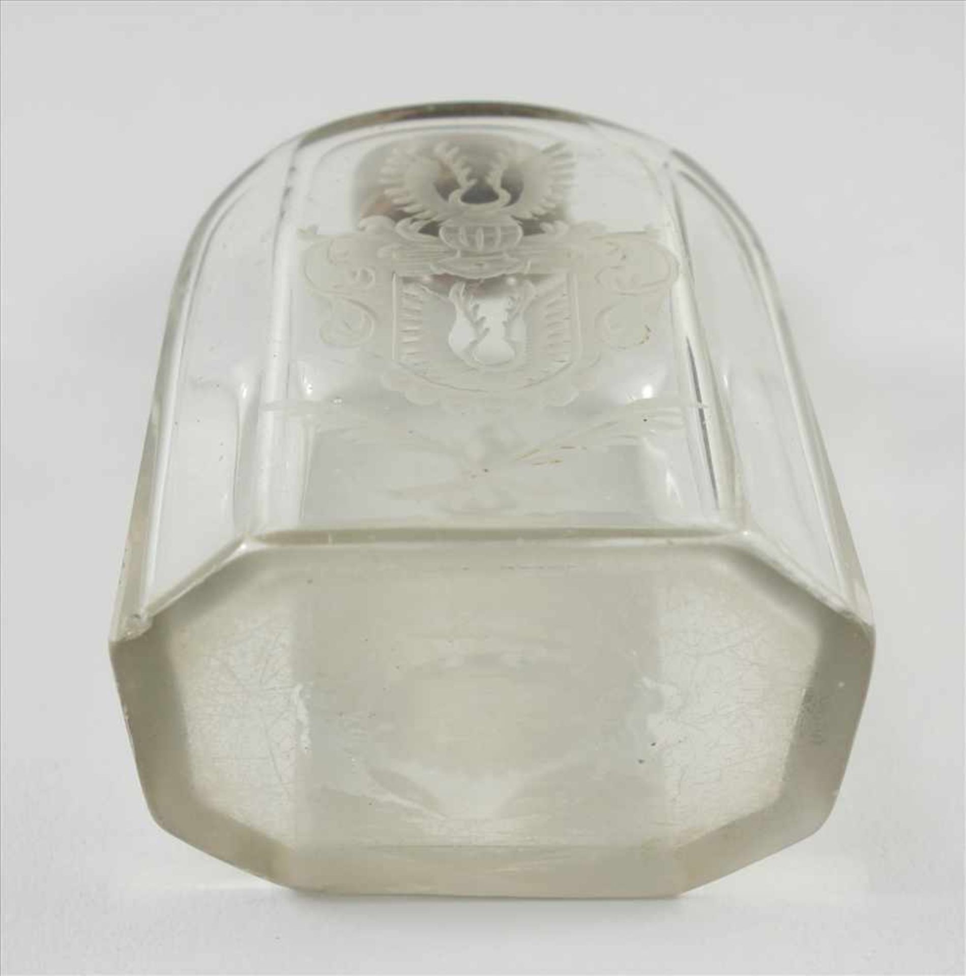 Flasche mit Silberverschluss und Adelswappen, Anf.18. Jh., farbloses, dickwandiges Glas, - Bild 4 aus 4