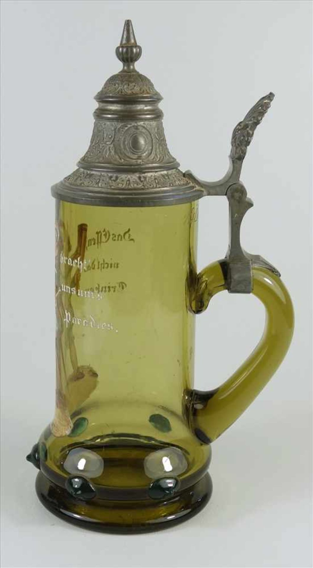 Historismus- Bierkrug mit Nuppen und Emaillmalerei, um 1890, grün-braunes Glas, aufgeschmolzene - Bild 2 aus 2