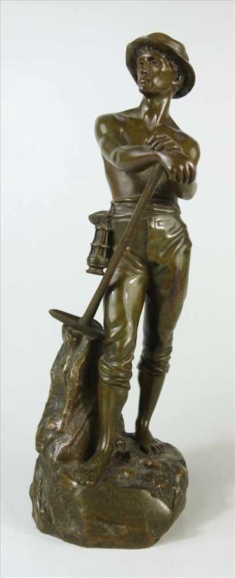 Charles Octave Levy (1820-1899 Paris) Le Mineur, um 1900, Bronze, stehender Bergbarbeiter mit