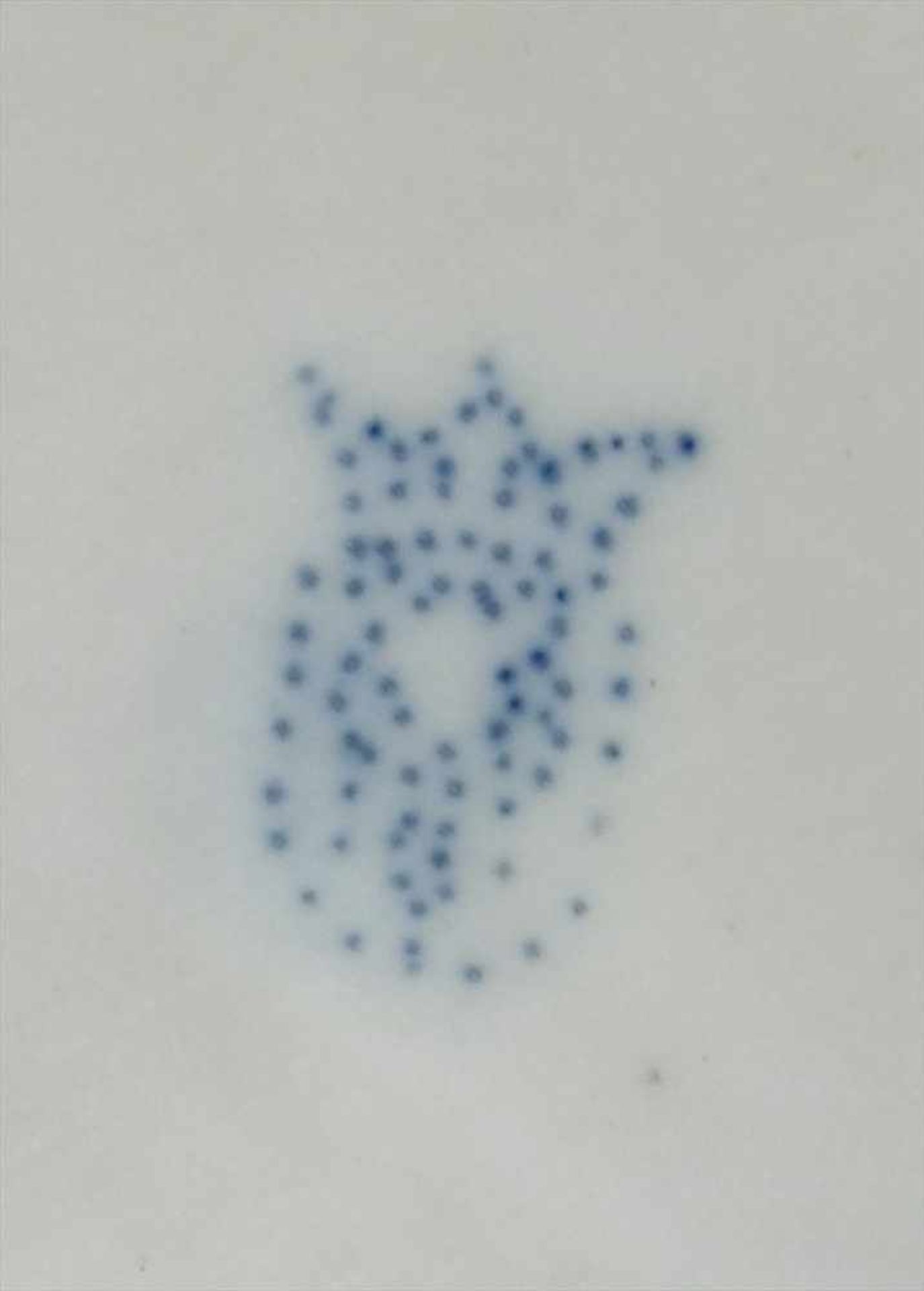 runde Schale, von Schierholz´sche Porzellanmanufaktur, Ende 19.Jh., gestochene, unterglasurblaue - Bild 3 aus 3