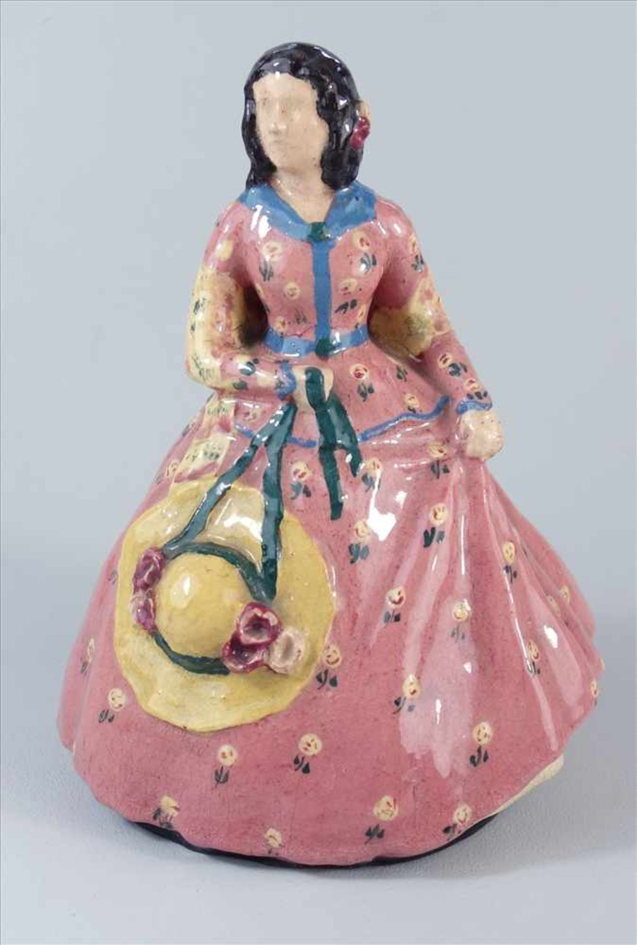 Figur "Frau im Biedermeierkleid", signiert B.Bauer, im Stil der Wiener Keramik, polychrom staffiert,