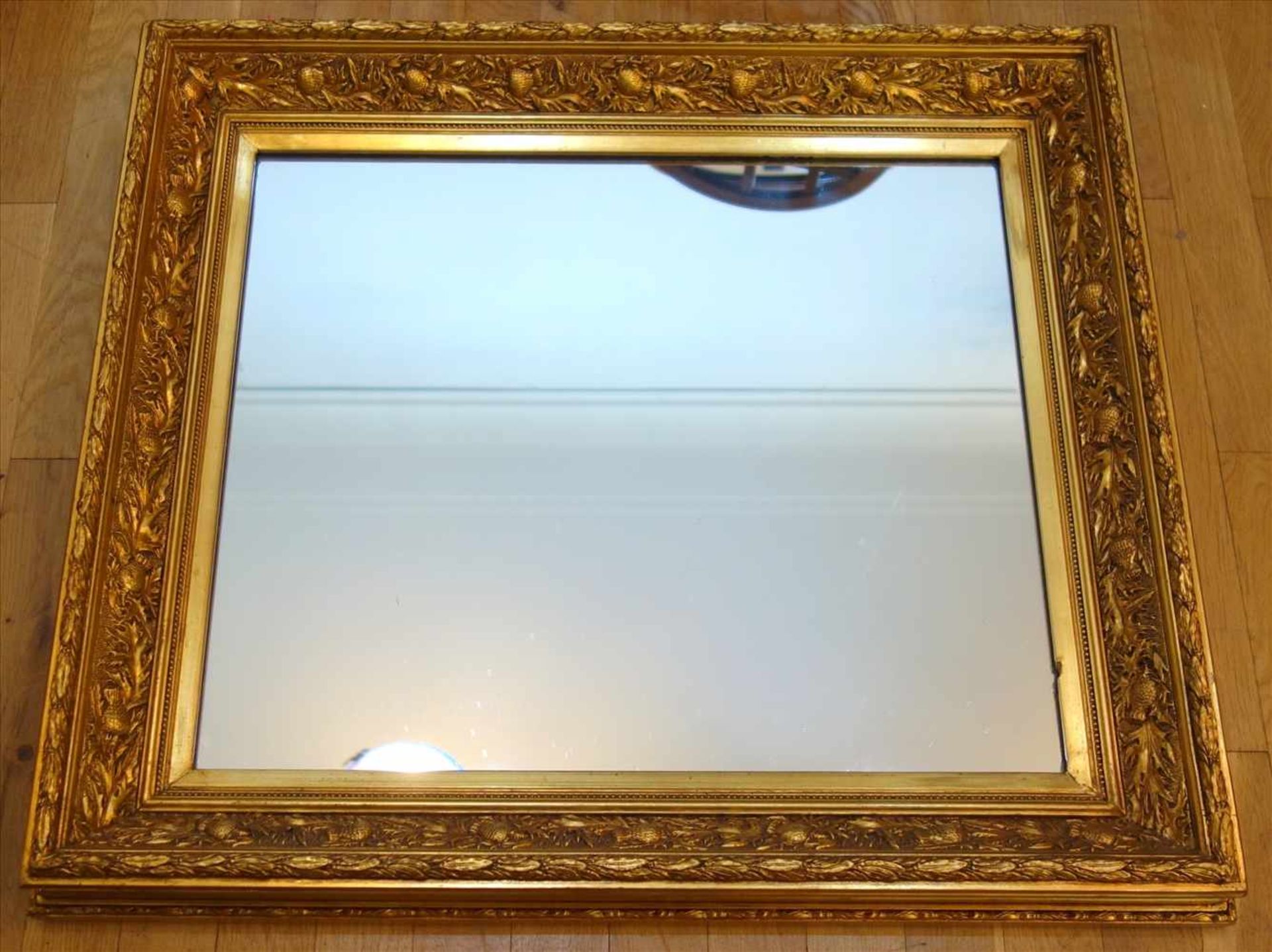 Spiegel mit Goldstuckrahmen, Historismus, umlaufende Lorbeerblattranken, innen große umlaufende