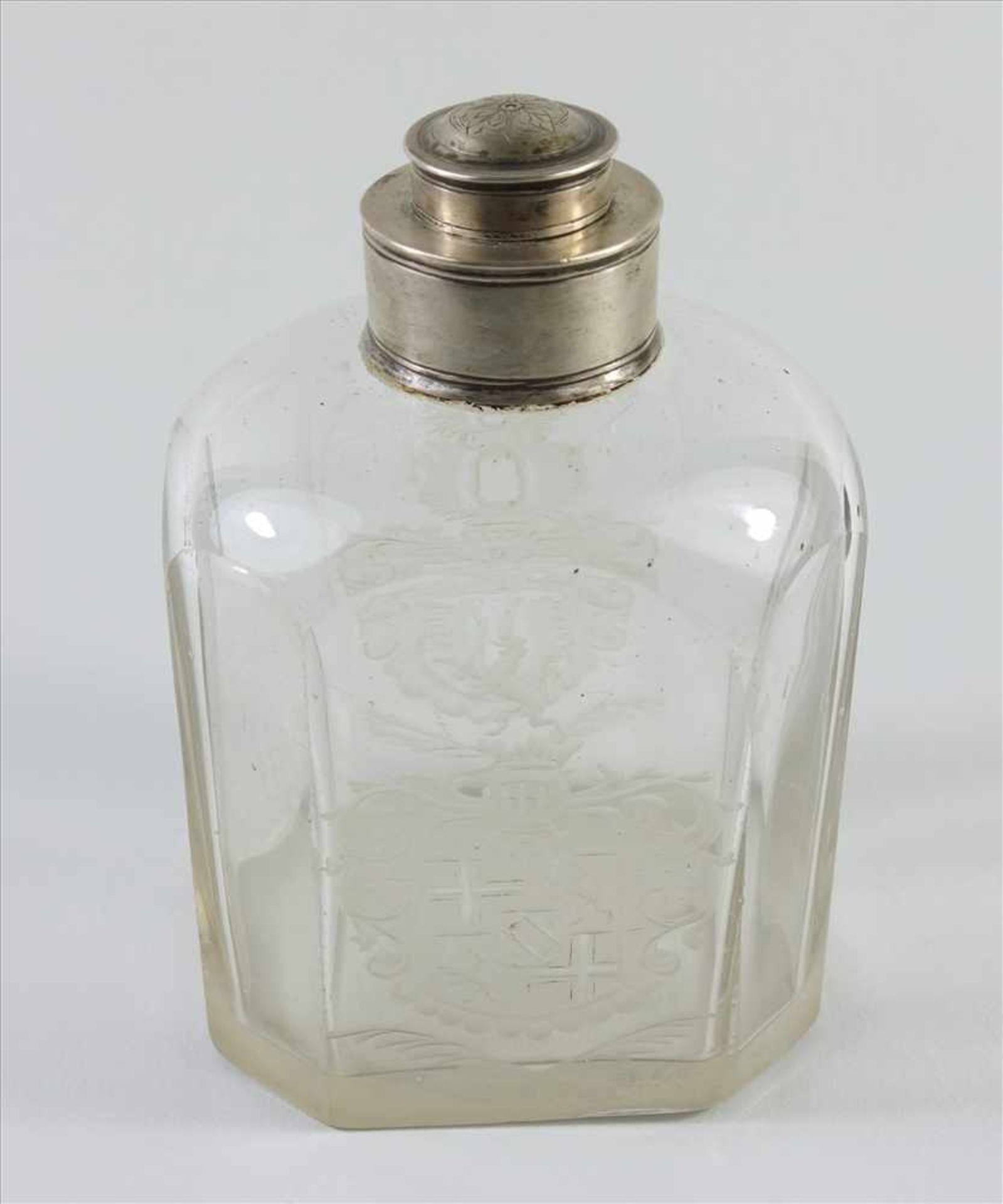 Flasche mit Silberverschluss und Adelswappen, Anf.18. Jh., farbloses, dickwandiges Glas, - Bild 2 aus 4