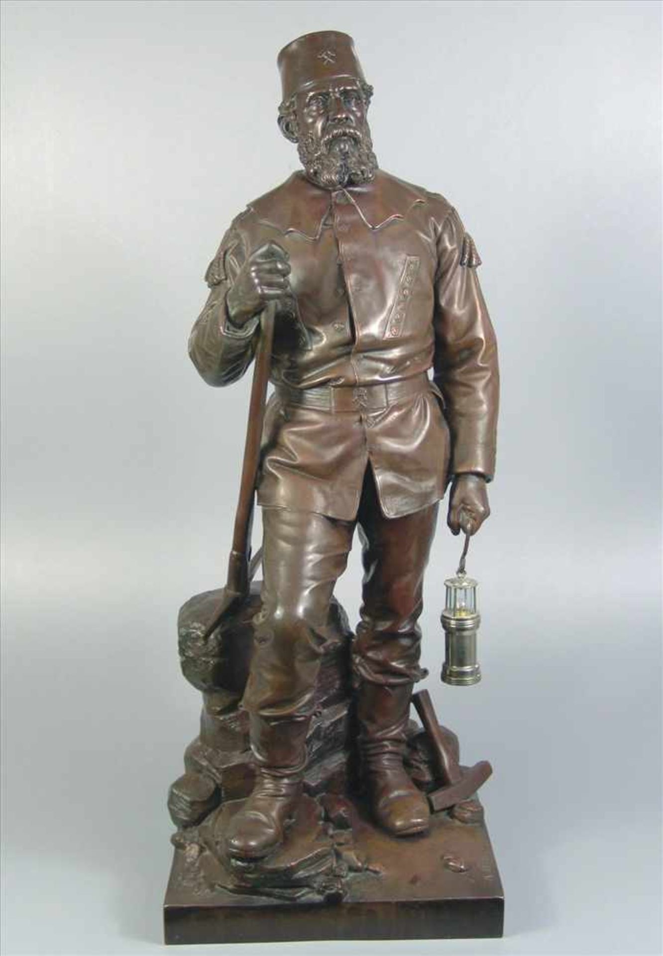 Albert Hermann Küppers (1842-1929), große Bergmann-Figur, Bronze, signiert A.Küppers, imposante