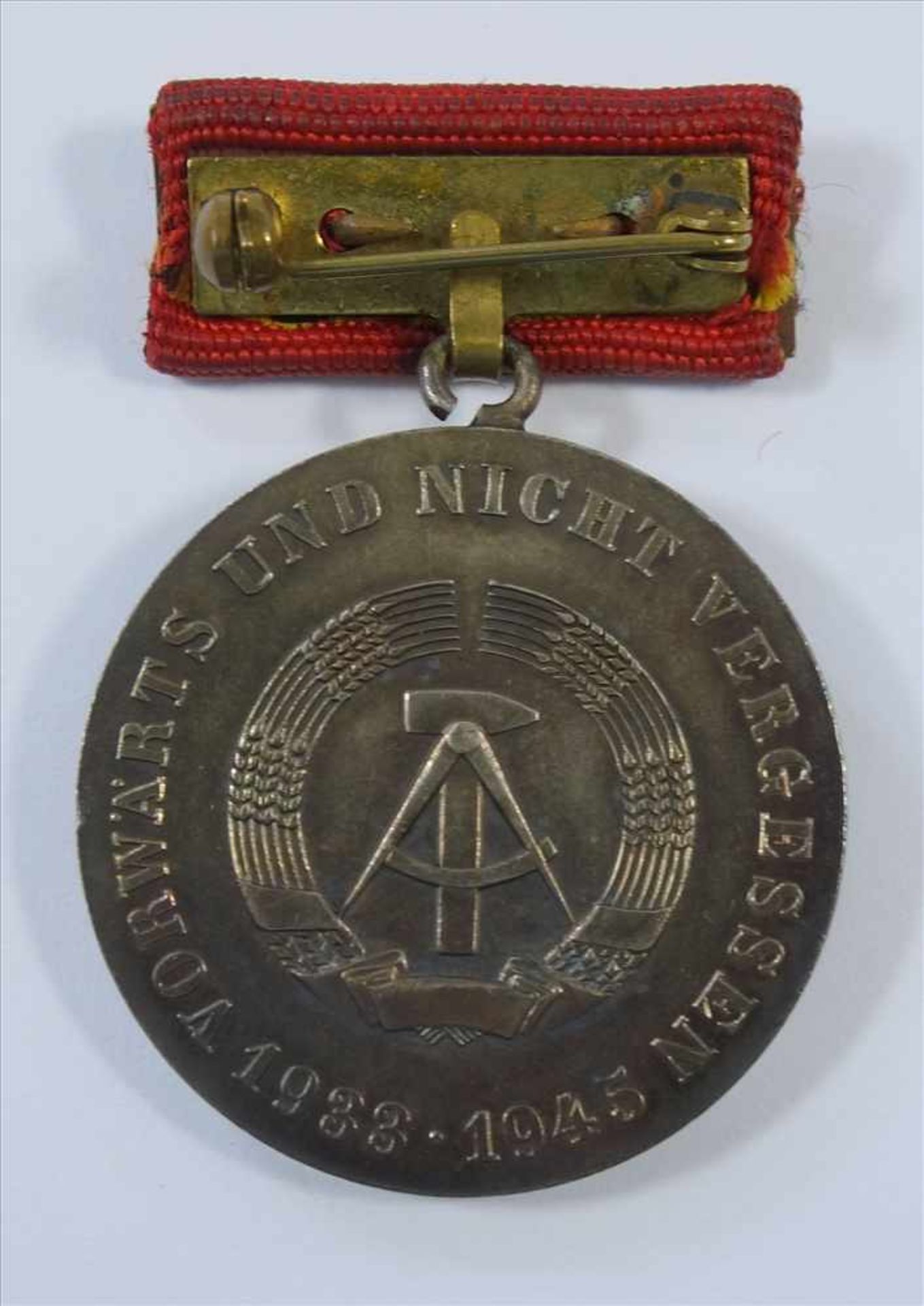 Medaille für Kämpfer gegen den Faschismus 1933 bis 1945, staatliche Auszeichnung der DDR vor 1959, - Bild 3 aus 3