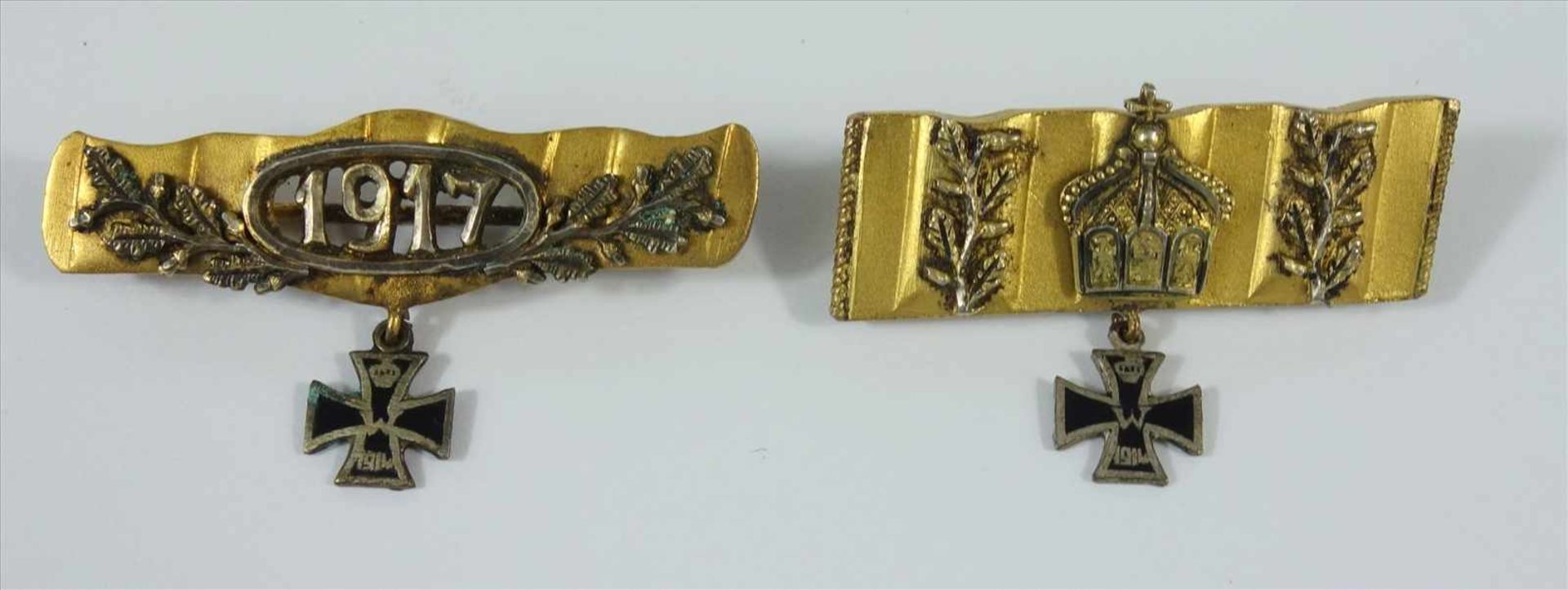 2 patriotische Broschen aus Granathülsen, I.WK, um 1917, L. ca.3,5cm und 4,2cm, jeweils mit kleinem,