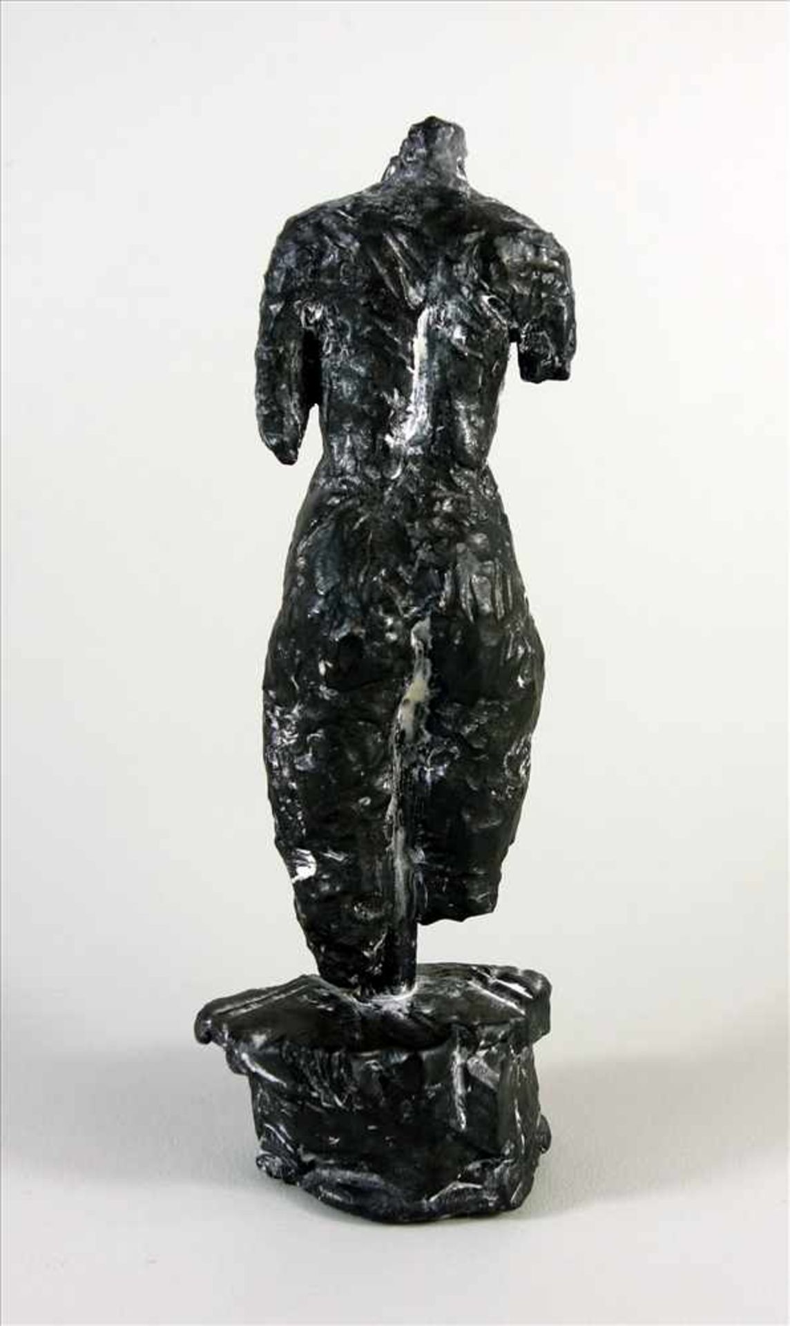 Bärbel Röber, Magdeburg "Klassischer Torso", 2011, Keramik, schwarz, mit Oxyden bearbeitet, - Bild 2 aus 2