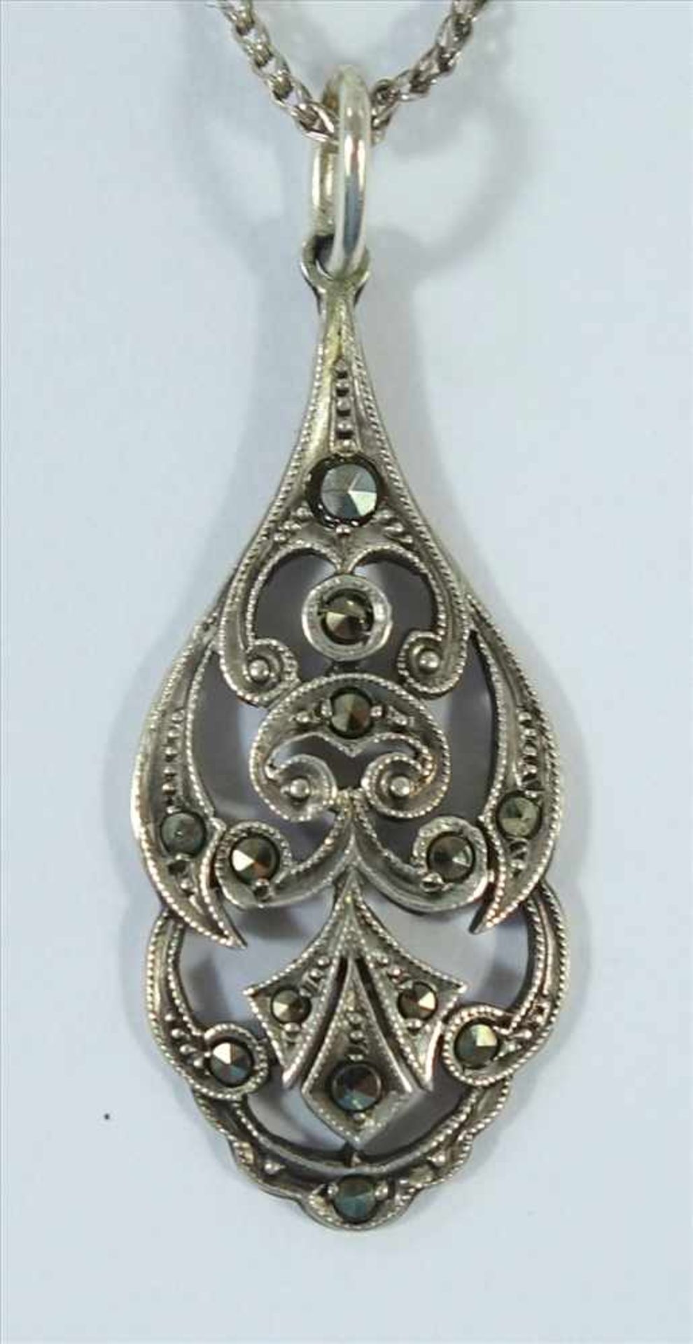 Markasiten-Anhänger an Kette, Silber, Jugendstil um 1900, Gew.5,0g, floraler Durchbruchanhänger, L.