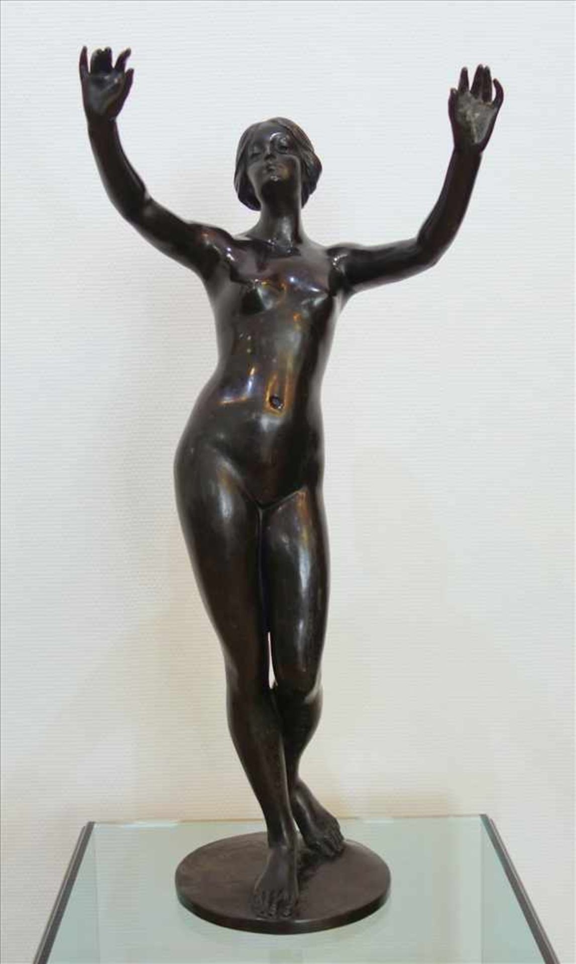 Eugen Schlipf (1869 Buchau/Württemberg - 1943 Stuttgart) "Große Schalmeienbläserin", Bronze,